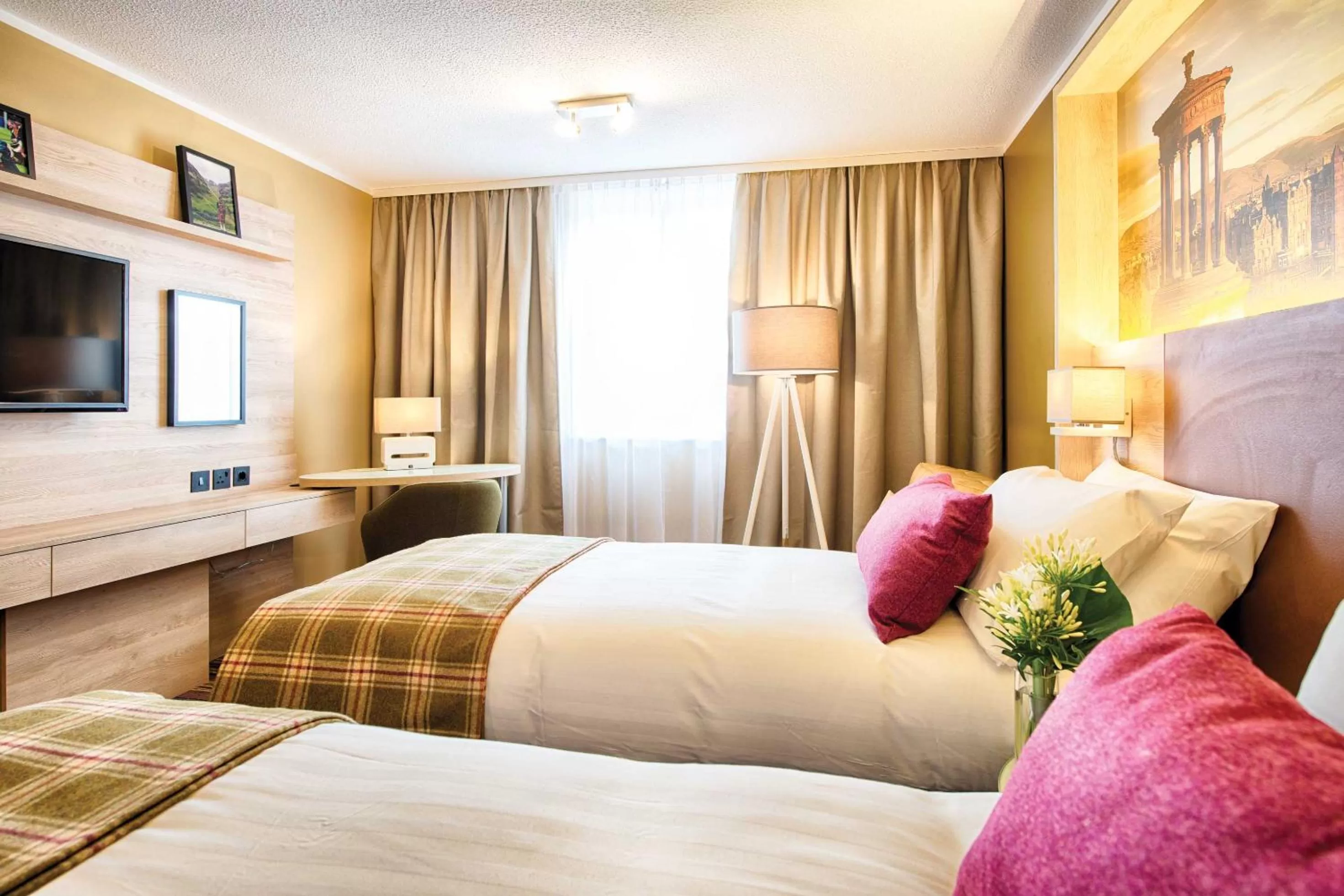 Bedroom, Bed in Leonardo Hotel Edinburgh Haymarket