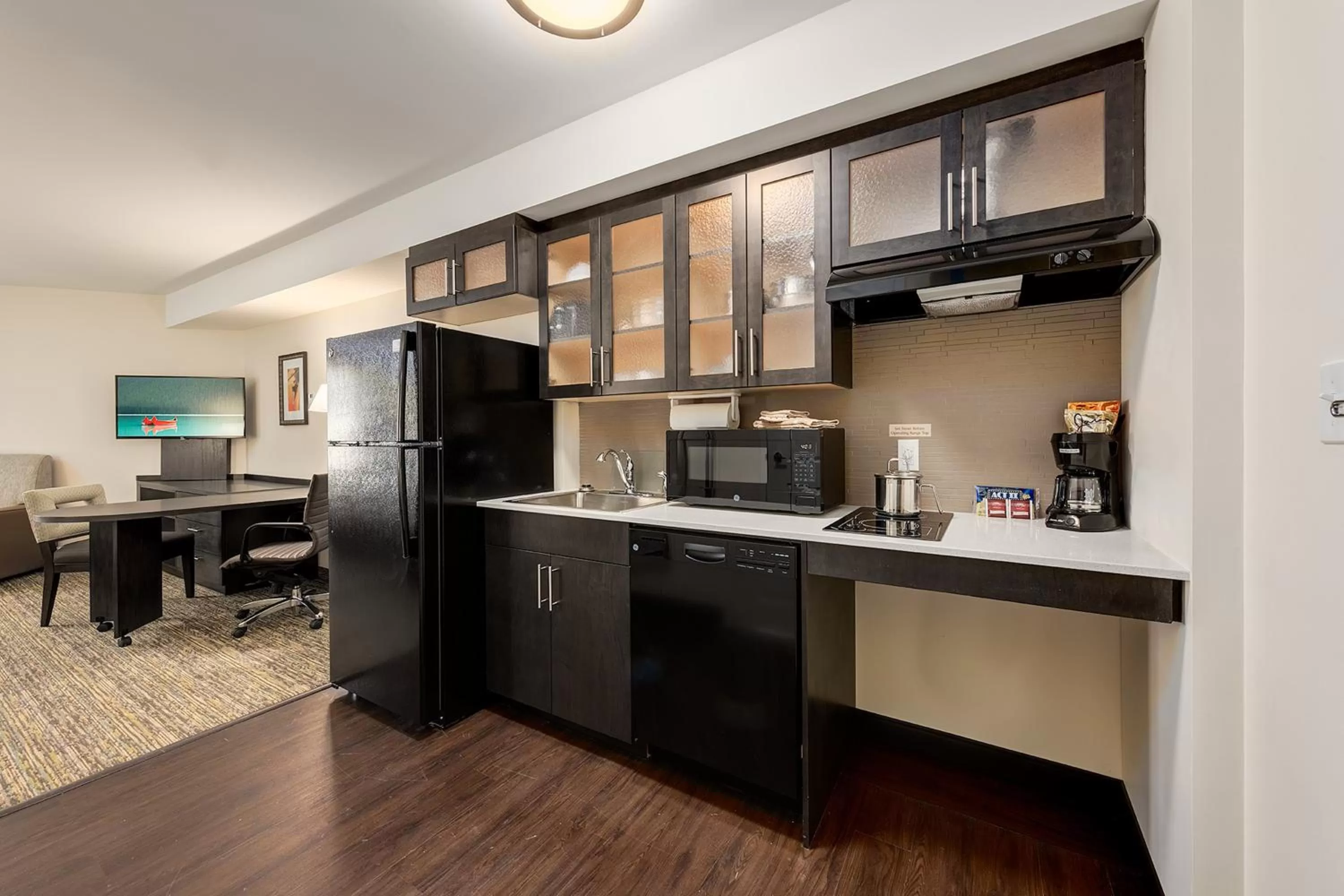 Coffee/tea facilities in Park Inn by Radisson, Calgary Airport North, AB