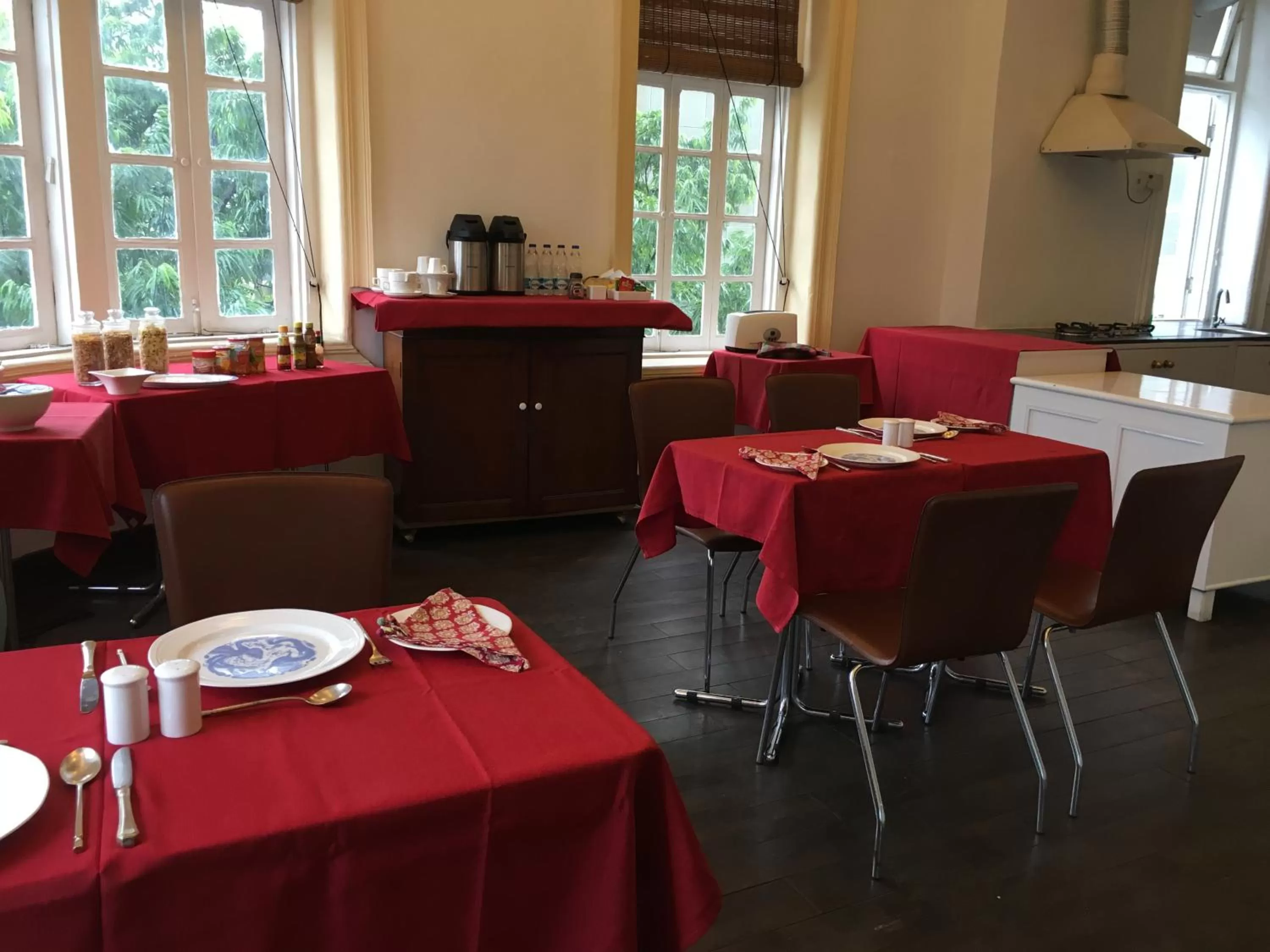 Breakfast, Restaurant/Places to Eat in The Harrington Residency