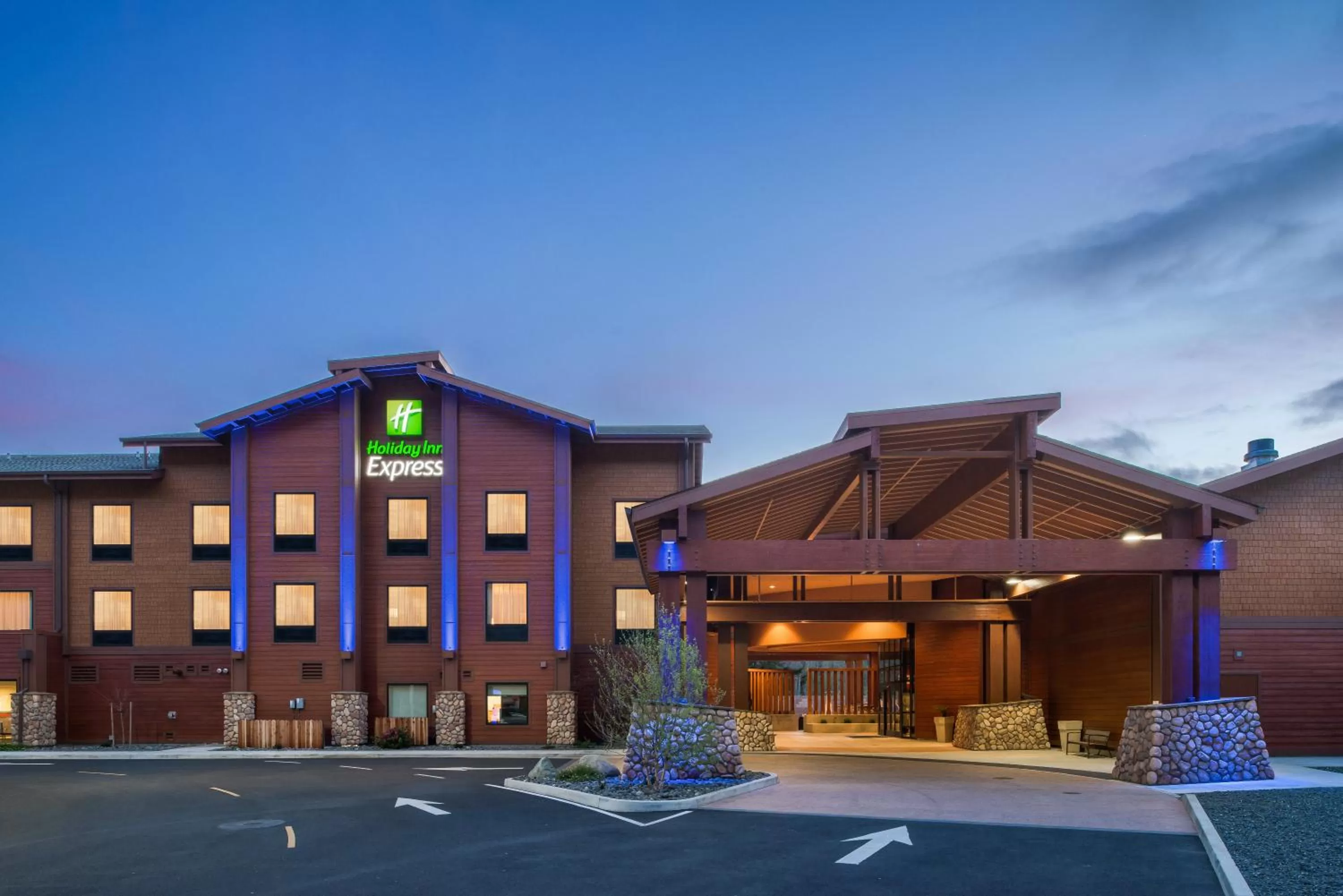 Property building in Holiday Inn Express Klamath - Redwood Ntl Pk Area by IHG