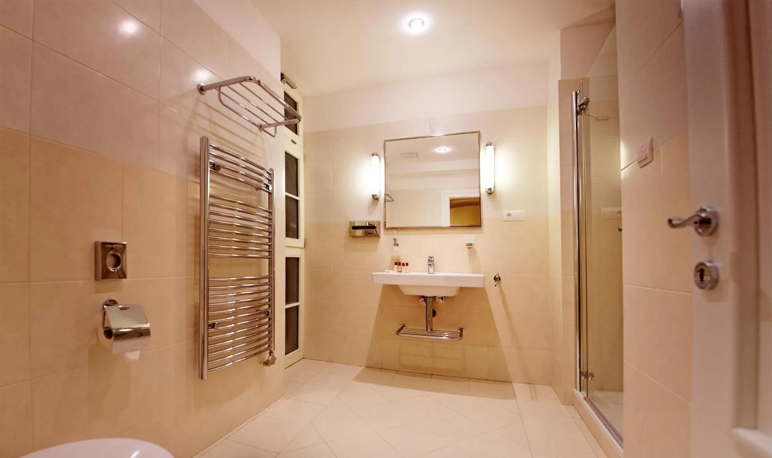 Bathroom in Hotel Ambassador