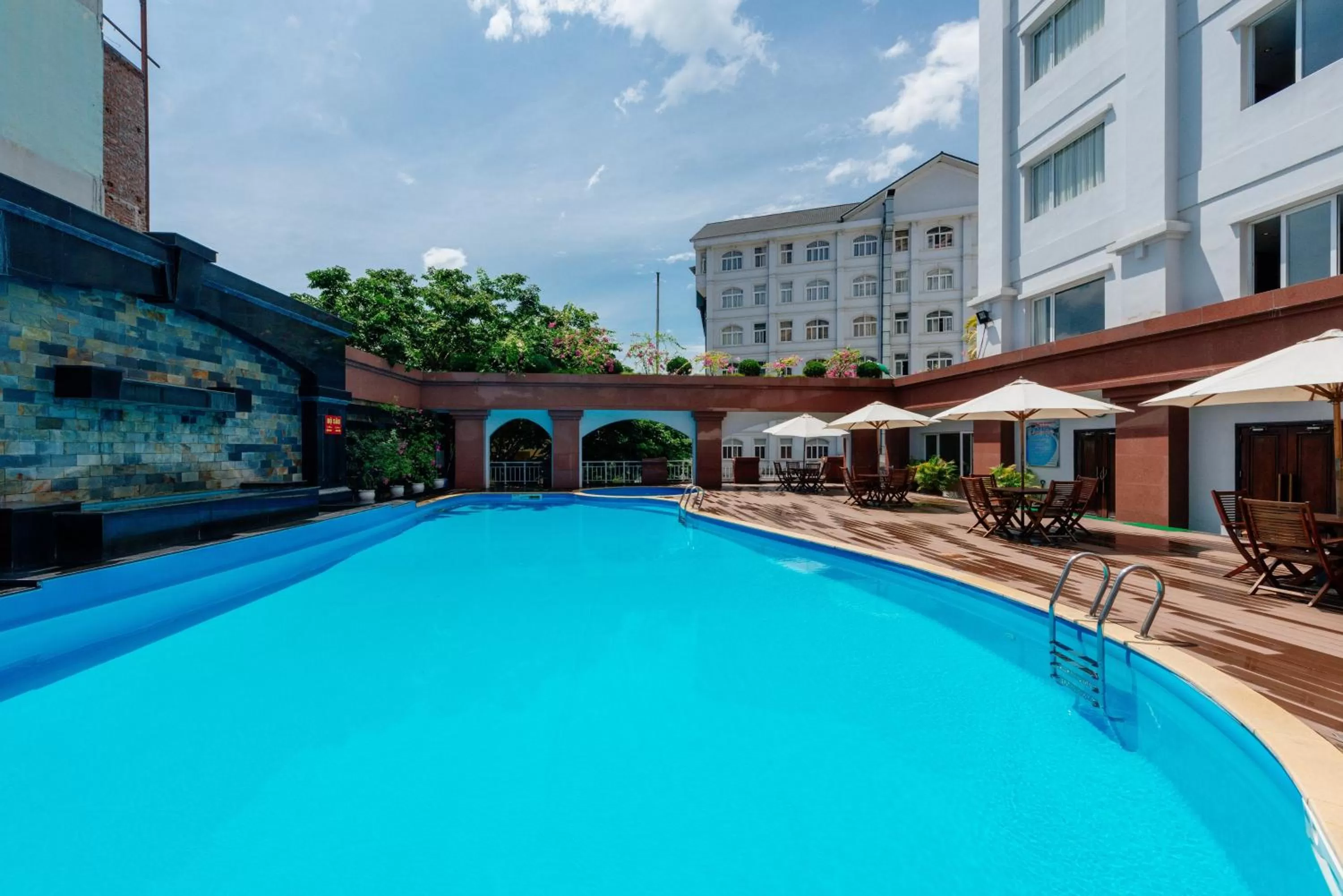 Swimming pool in Lao Cai Star Hotel