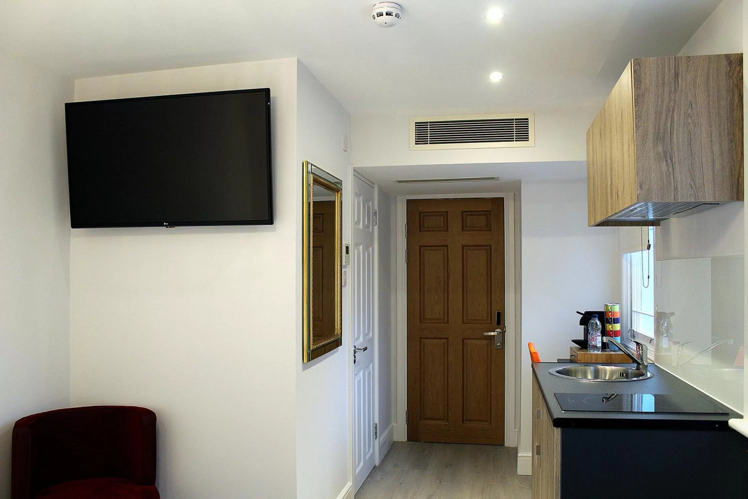 Coffee/tea facilities in 1 Craven Hill Gardens