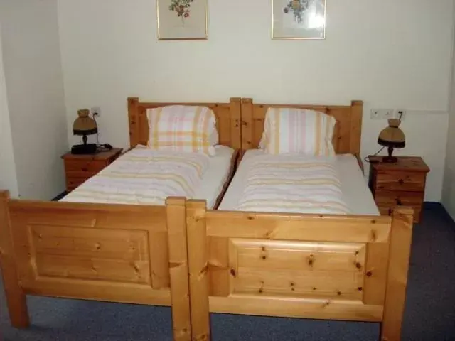 Double Room with Shared Bathroom in Hotel Quellenhof Double Room with Shared Bathroom in Hotel Quellenhof