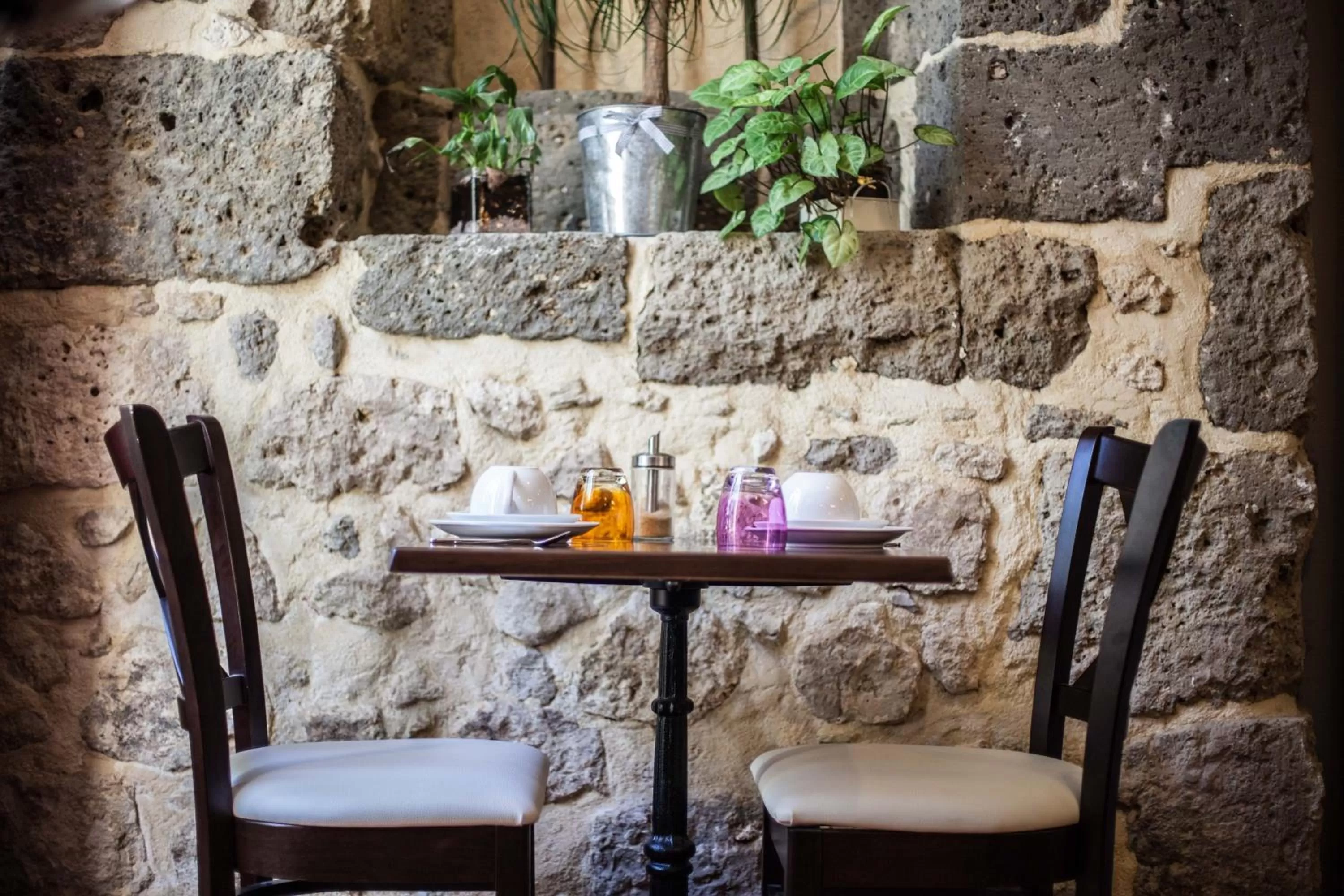 Restaurant/places to eat in Hôtel Henri IV