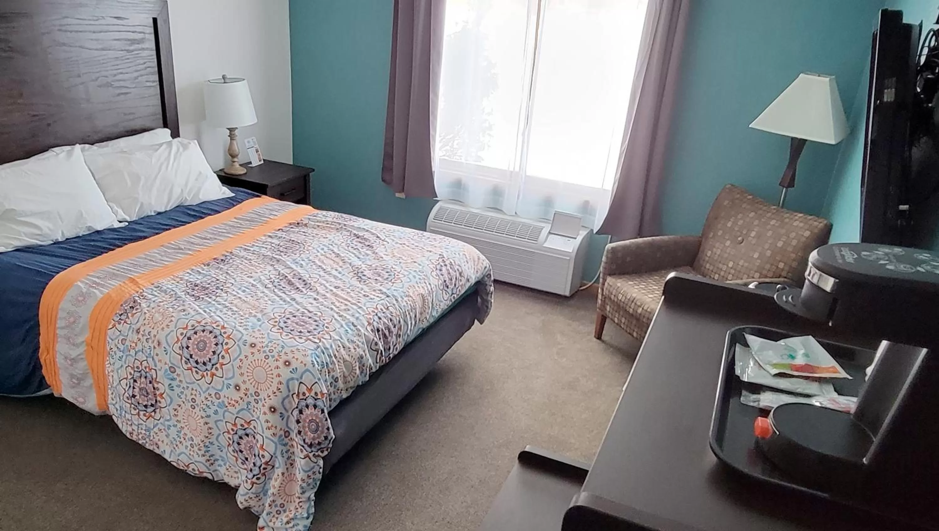 Photo of the whole room, Bed in Jasper Ridge Inn Ishpeming