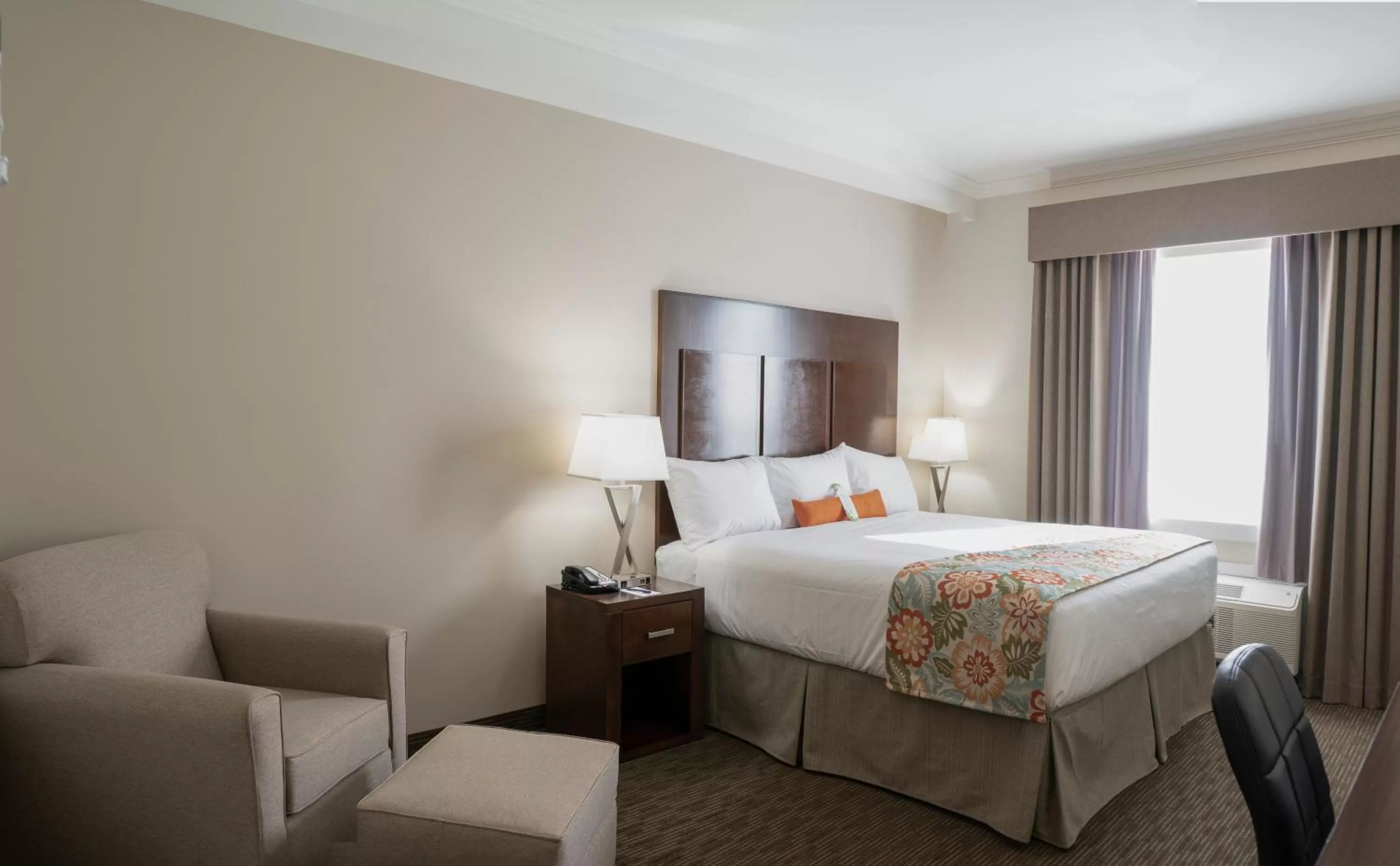 Photo of the whole room, Bed in Coast Oliver Hotel