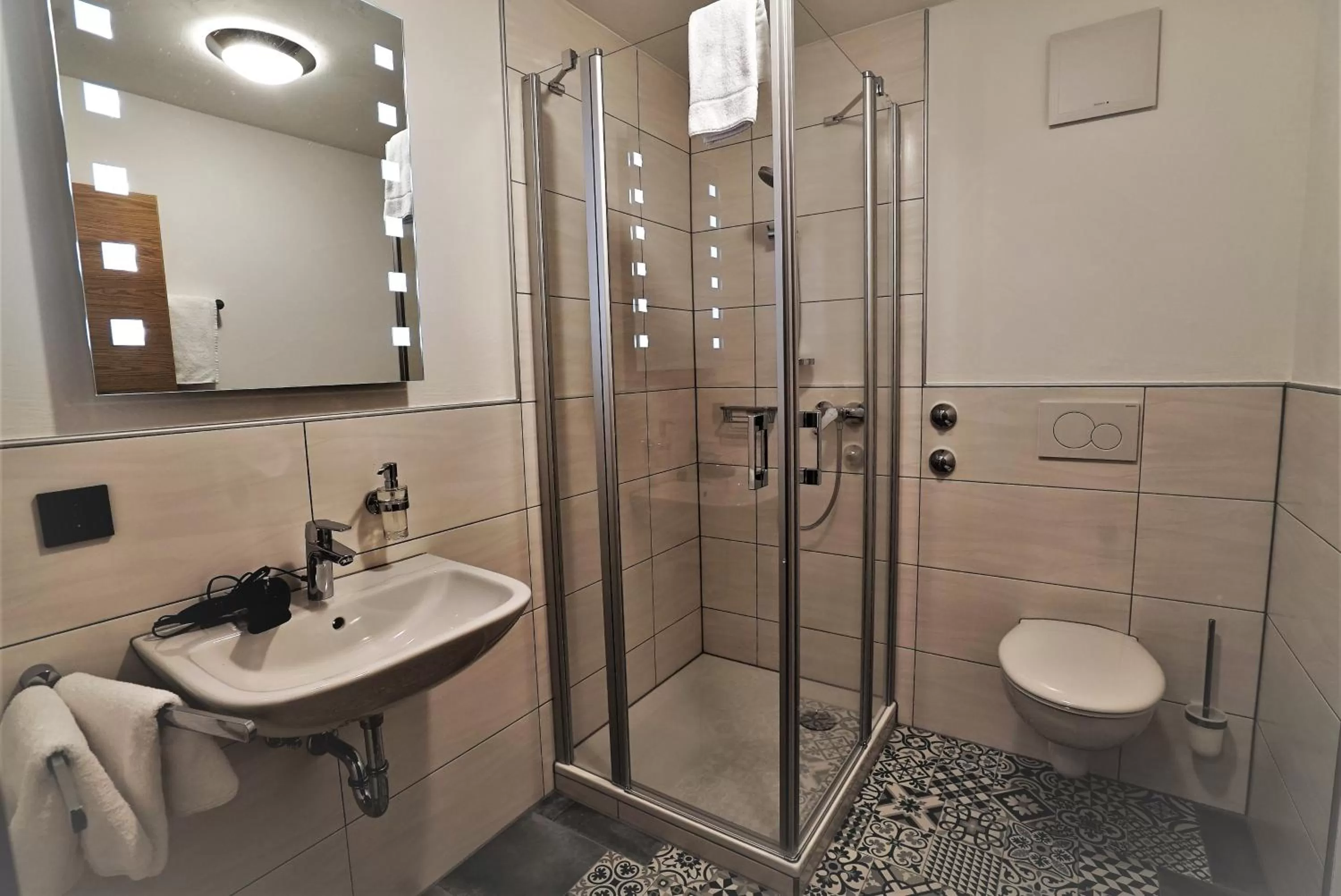 Shower in Kelterhotel Fröscher