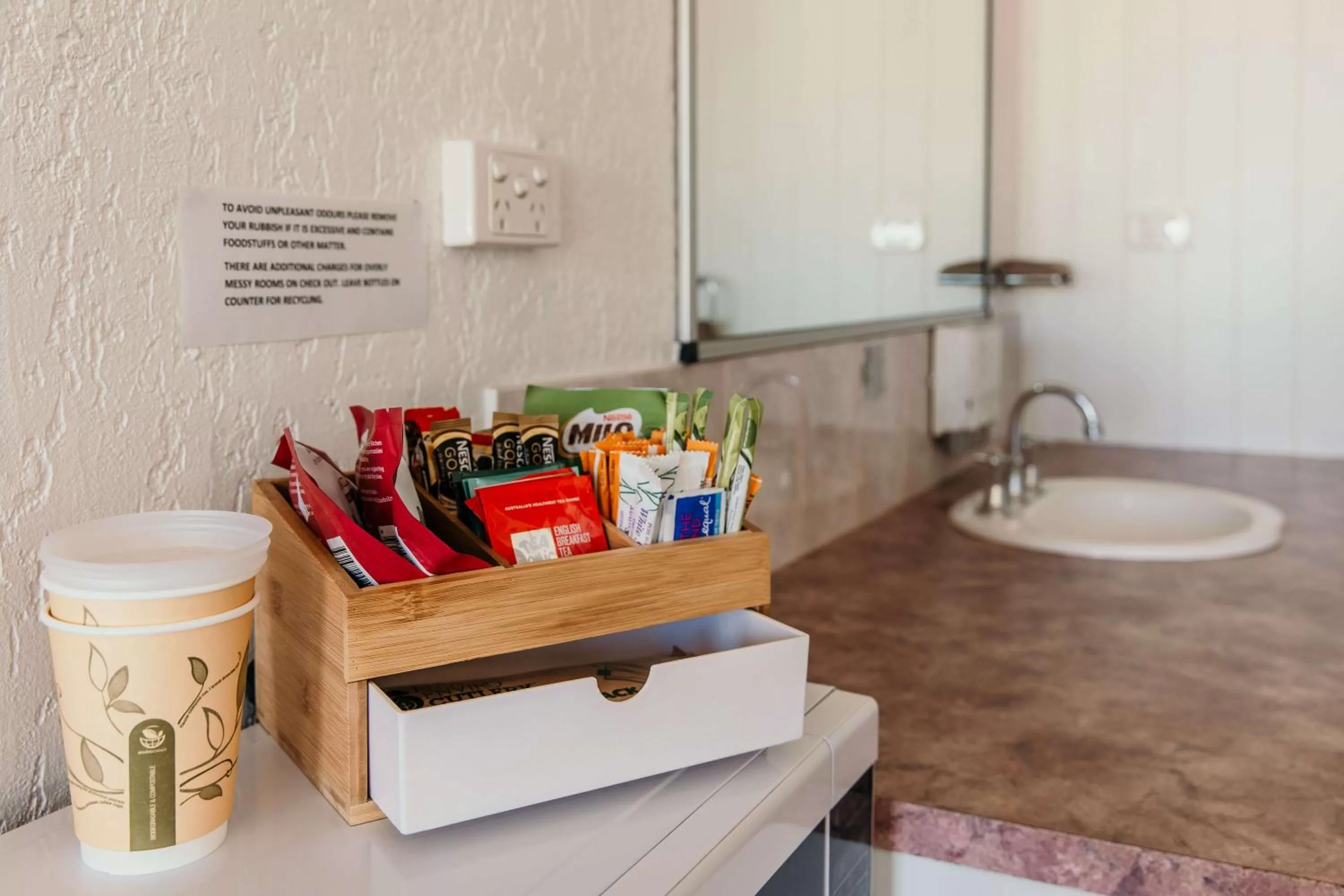 Food and drinks in Outback Motel Mt Isa