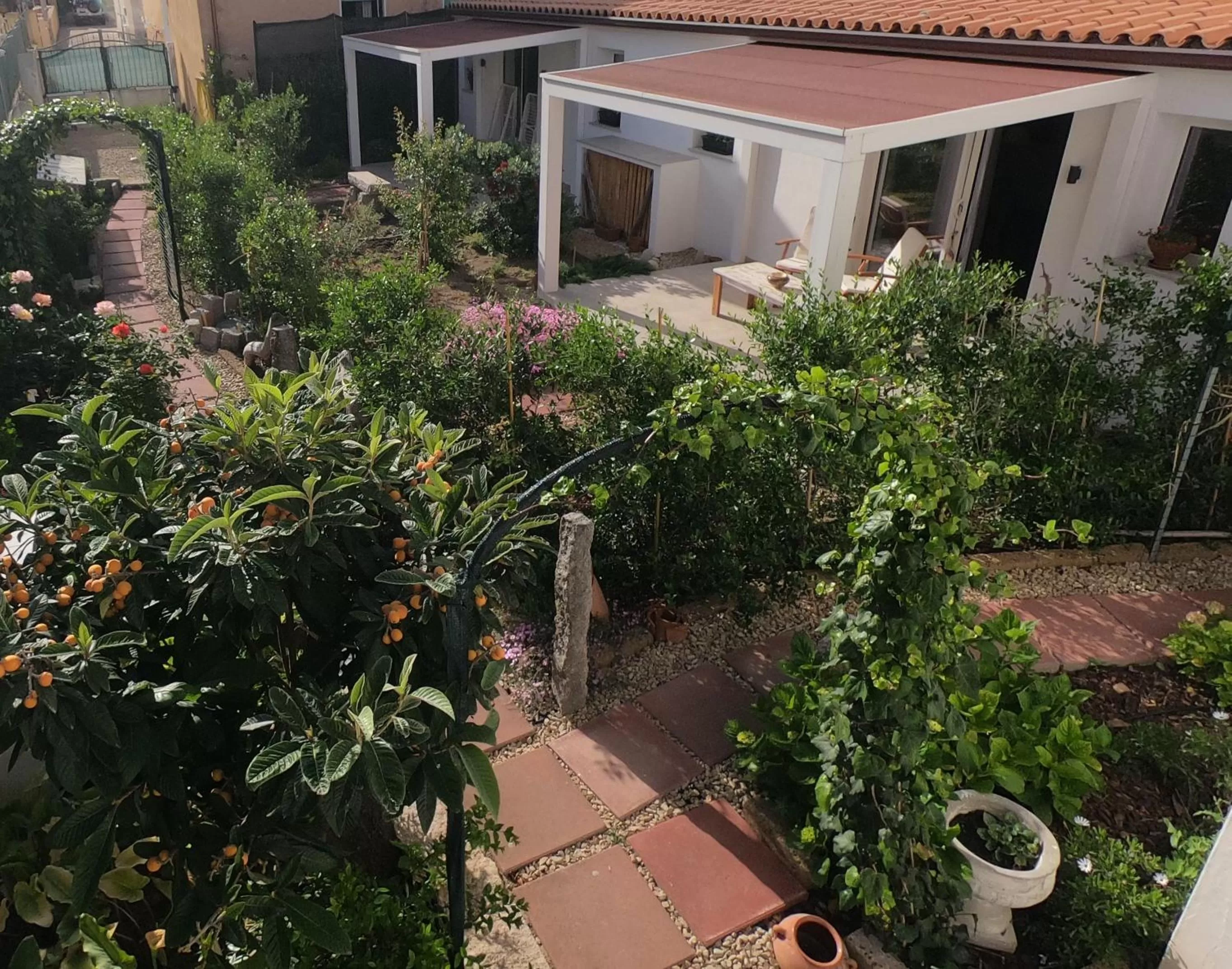 Garden in B&B Les Chambres Rooms & Suite