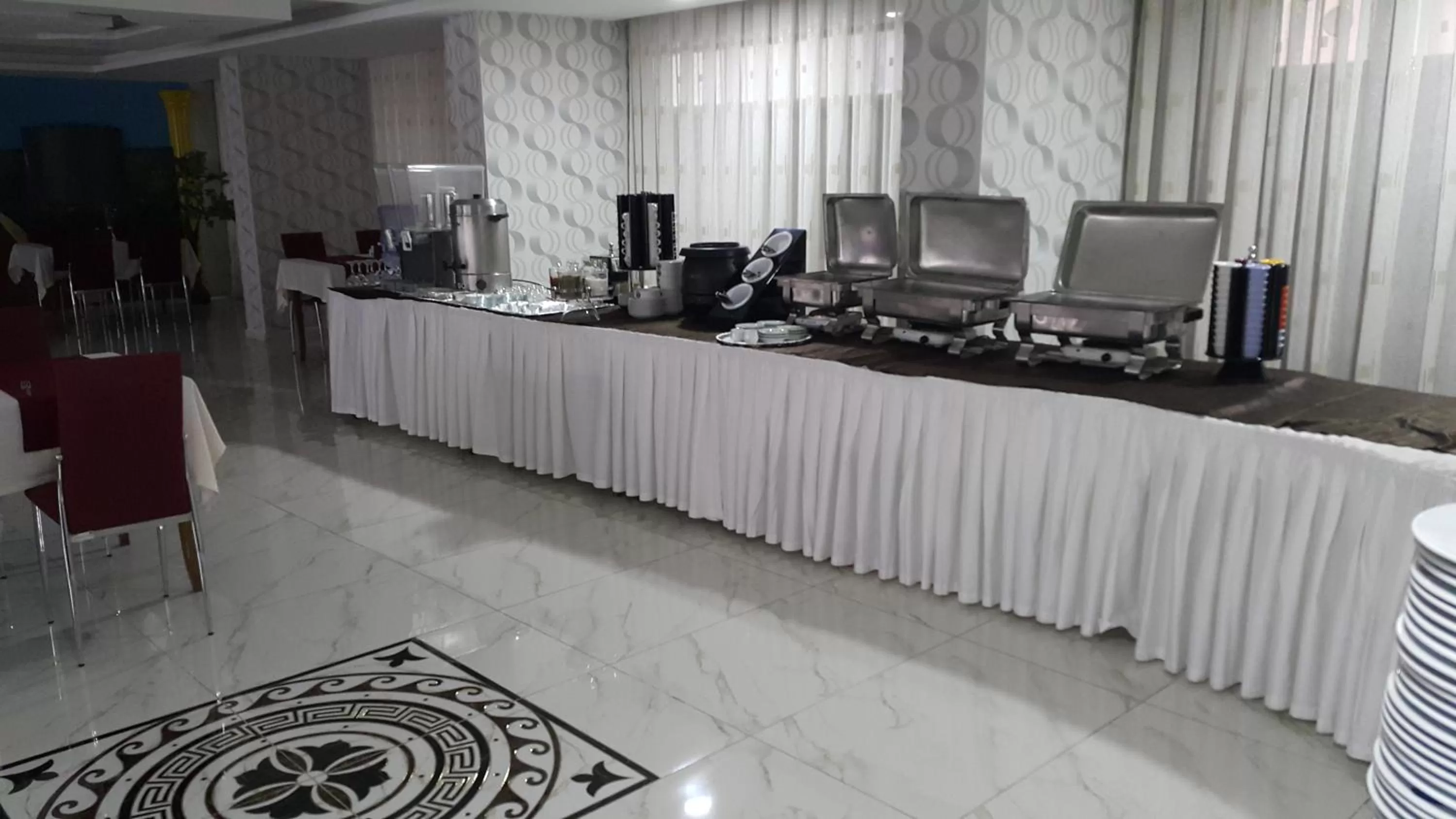 Lunch, Kitchen/Kitchenette in Miroglu Hotel