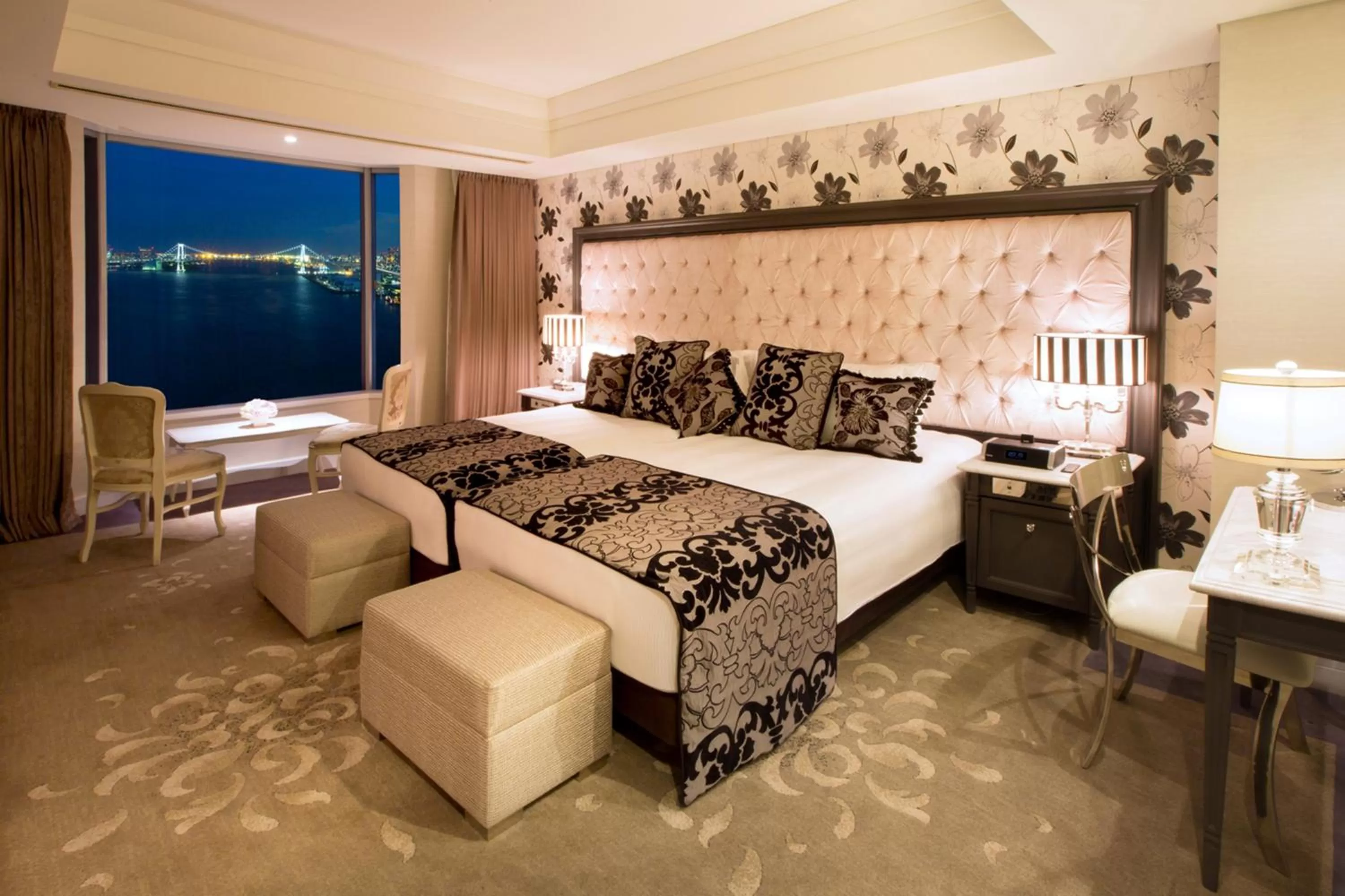 Photo of the whole room, Bed in InterContinental Tokyo Bay by IHG