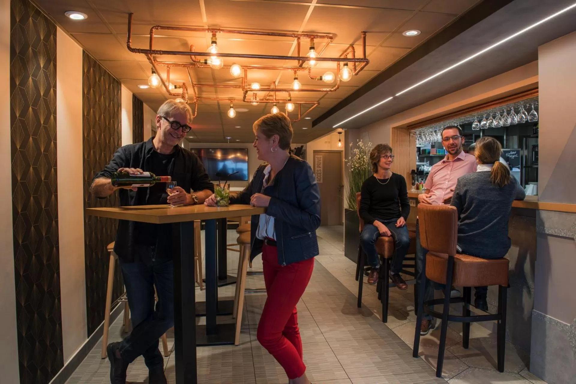 Lounge or bar in ibis Tours Nord