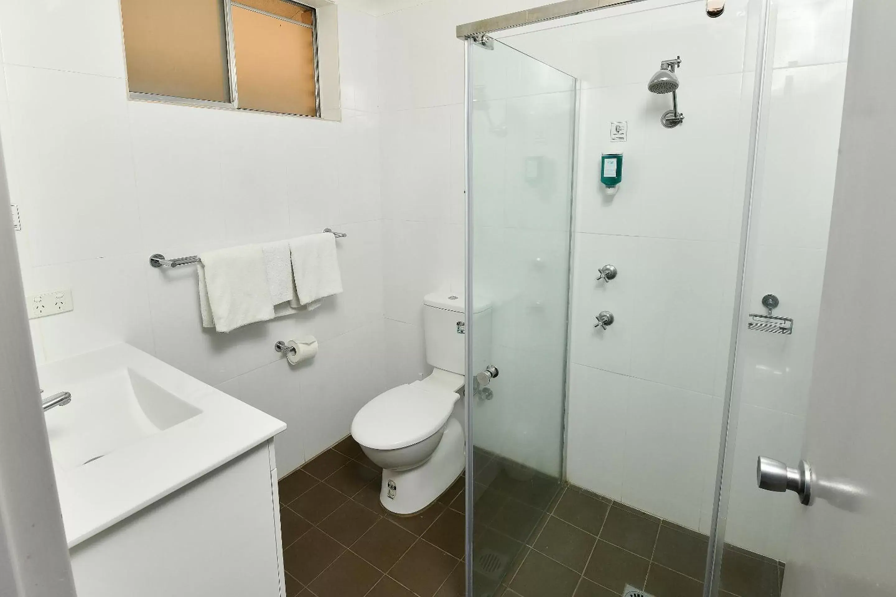 Deluxe Queen Room in Burke and Wills Motor Inn Deluxe Queen Room in Burke and Wills Motor Inn