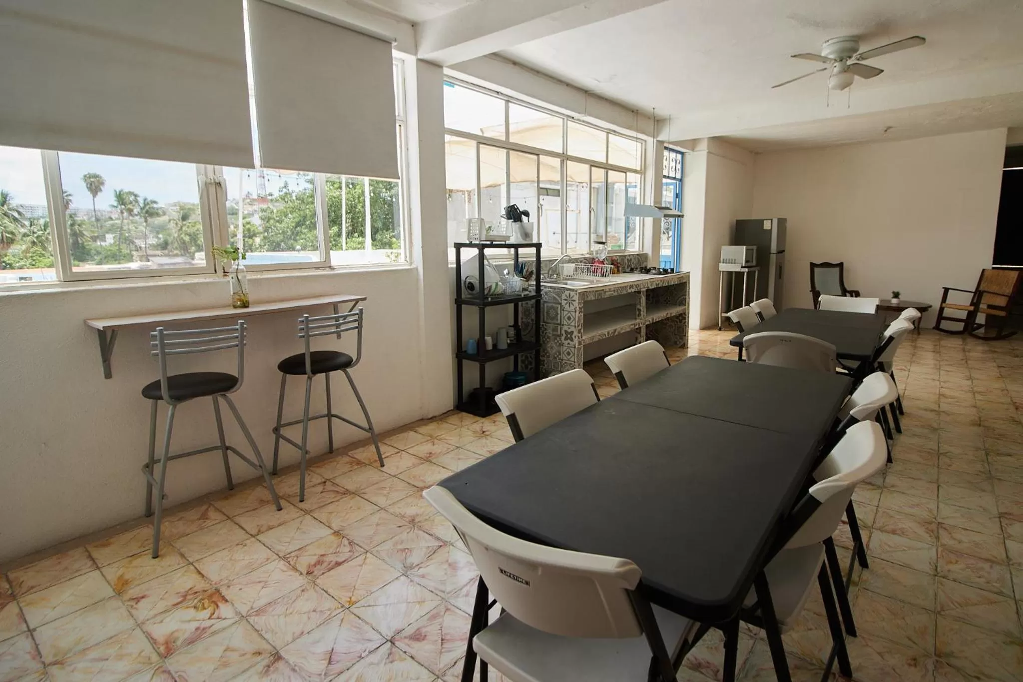 Restaurant/Places to Eat in Hotel Casa Ceci Inn