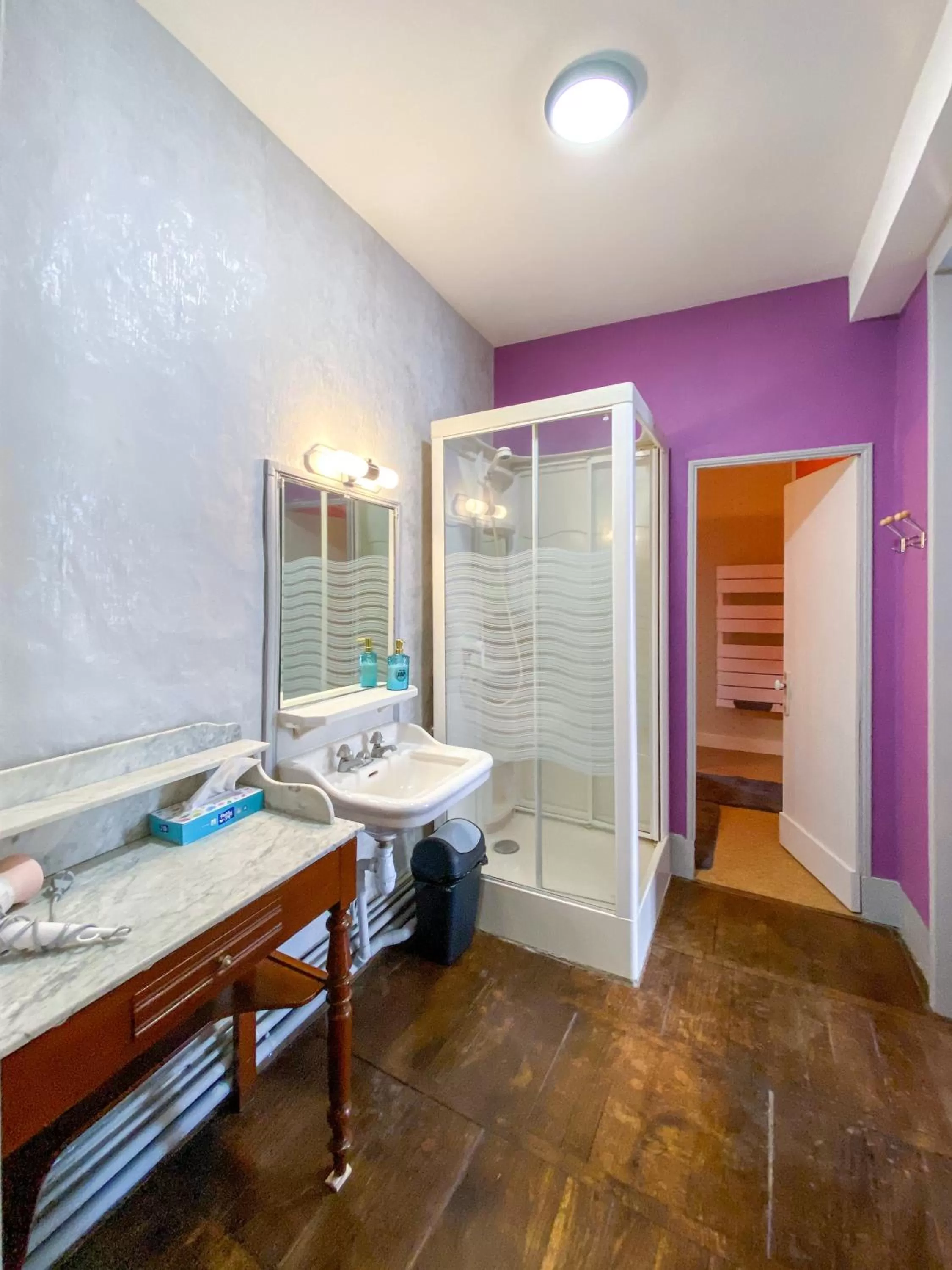 Shower in Nogapatio - Maison d'Hôtes - BnB