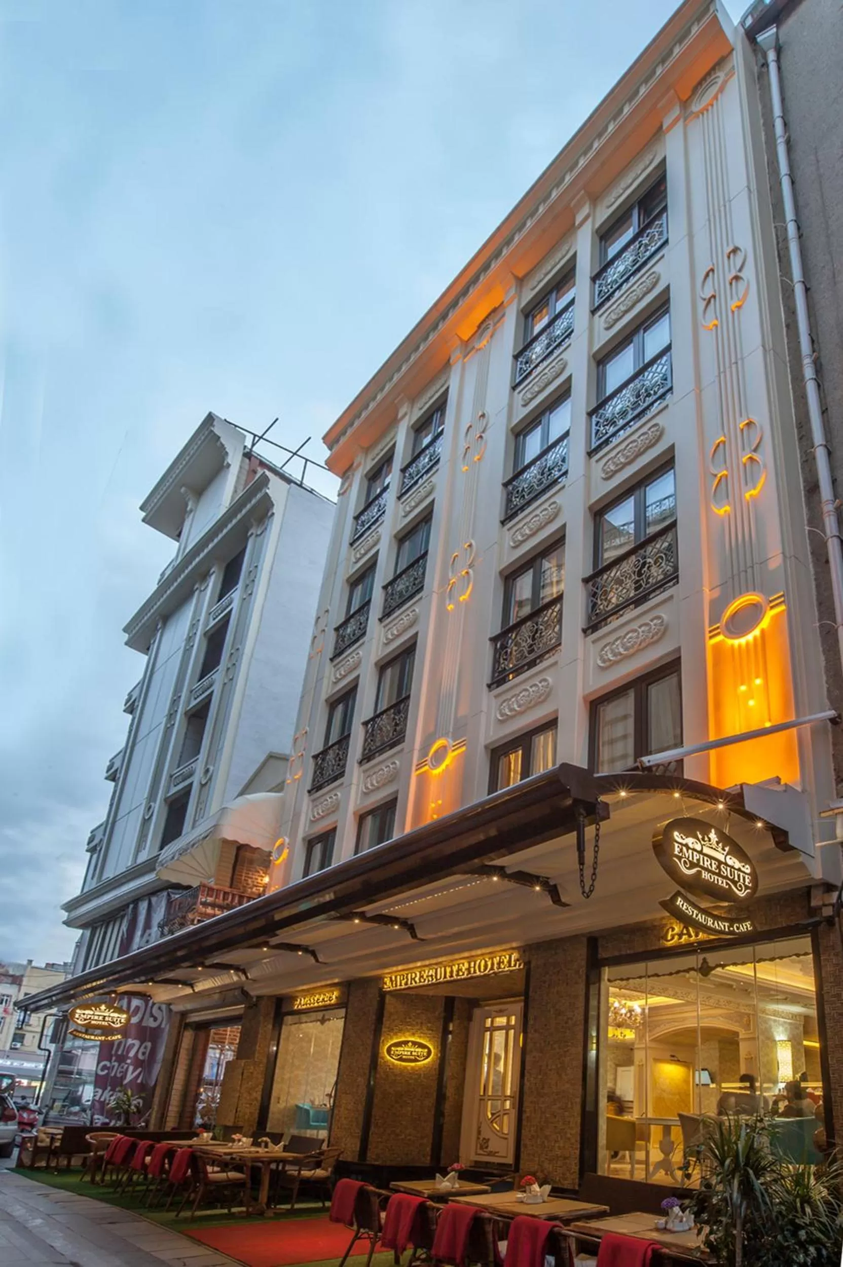 Facade/entrance in Empire Suite Hotel