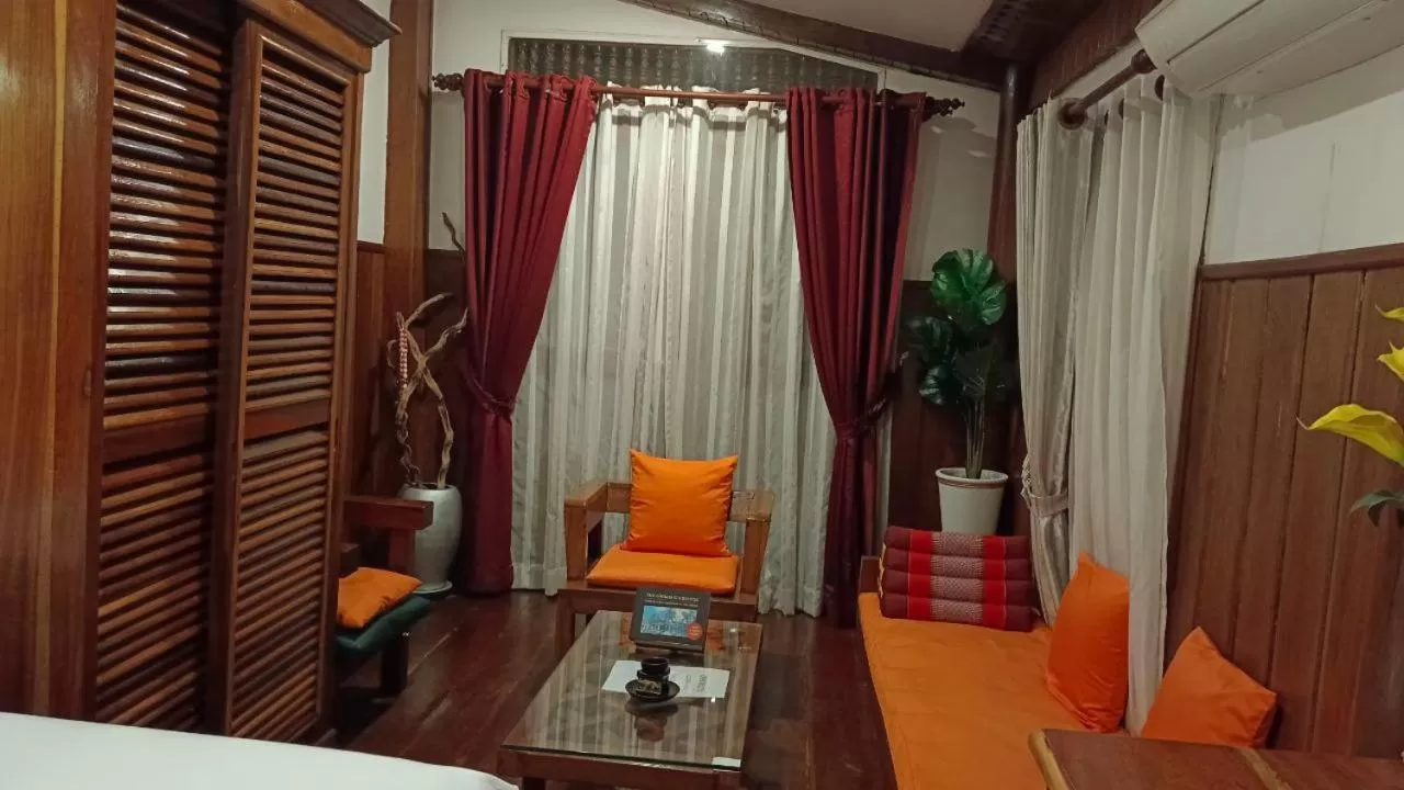Living room, Bed in Maison Model d'Angkor