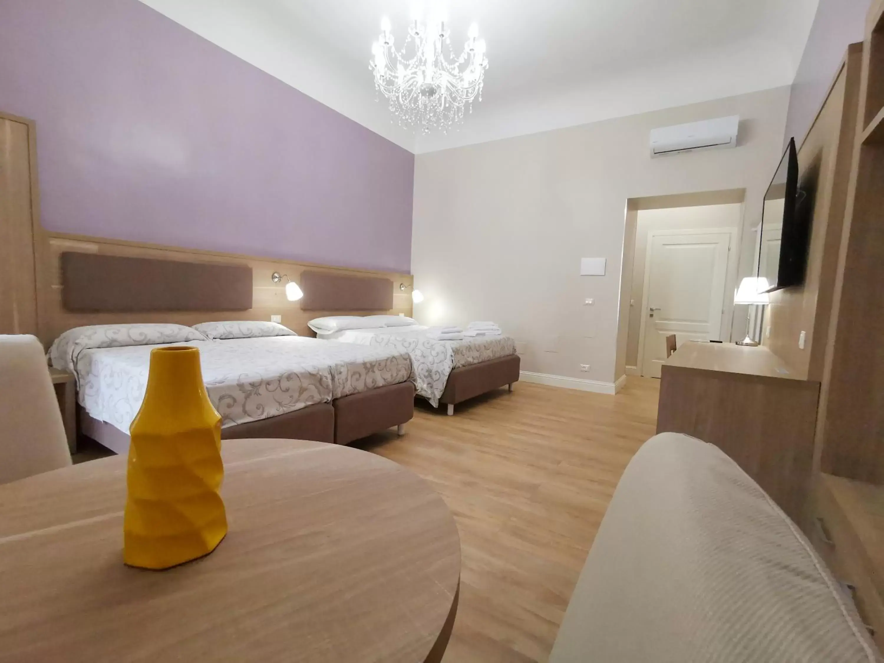 Comfort Triple Room in Opera Relais 85 Comfort Triple Room in Opera Relais 85