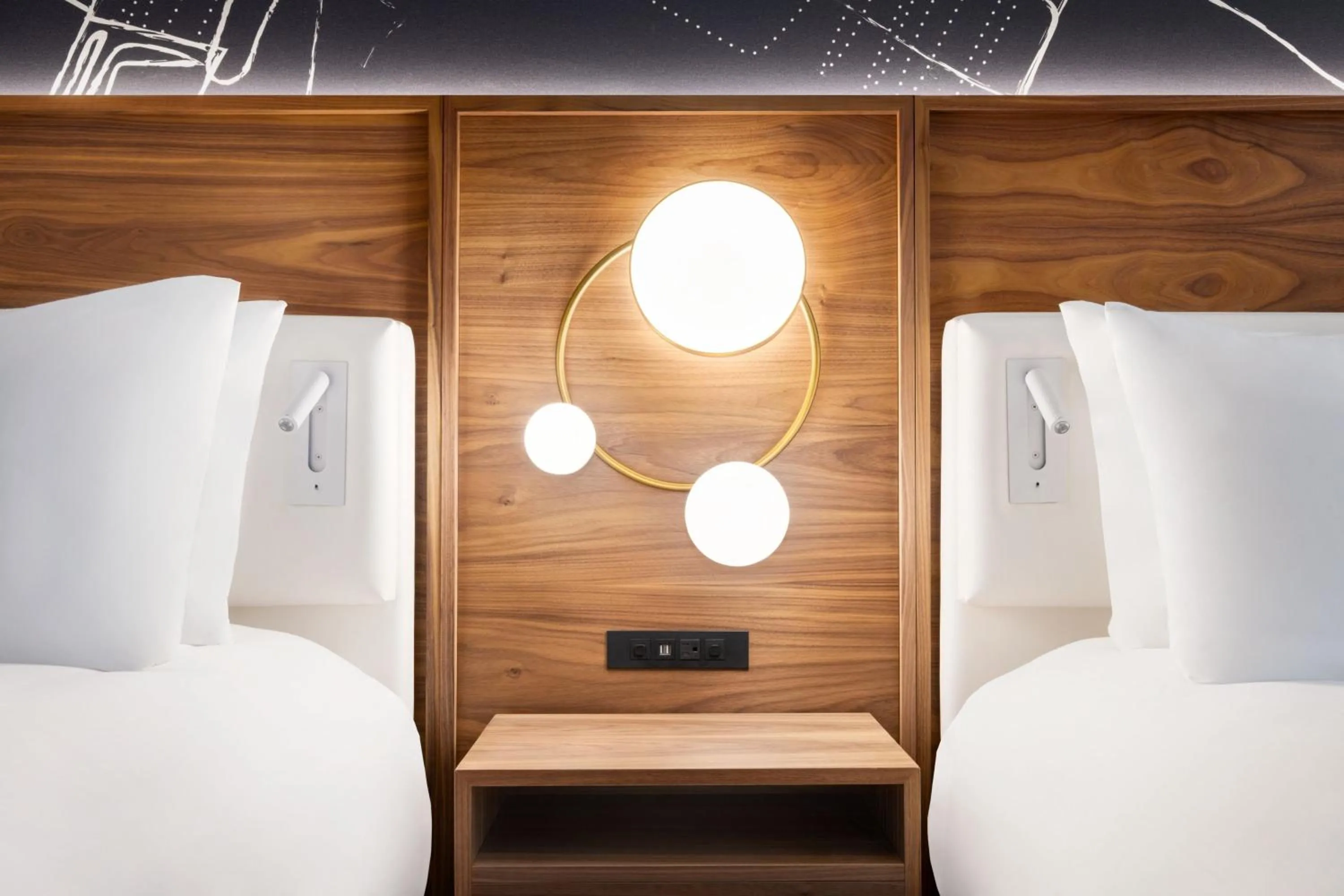 Photo of the whole room, Bed in Le Meridien New York, Fifth Avenue