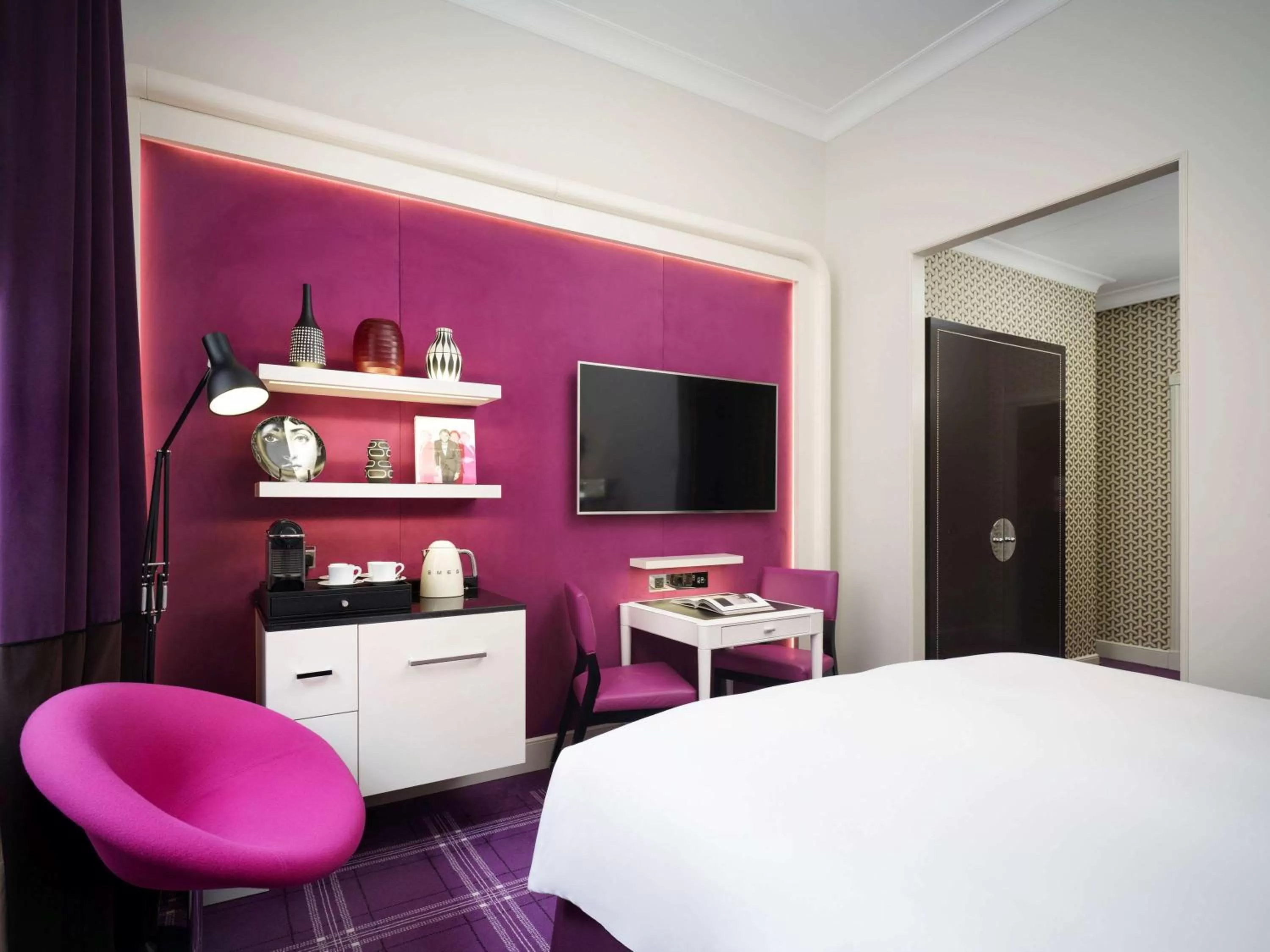 Bedroom, Bed in Sofitel London St James