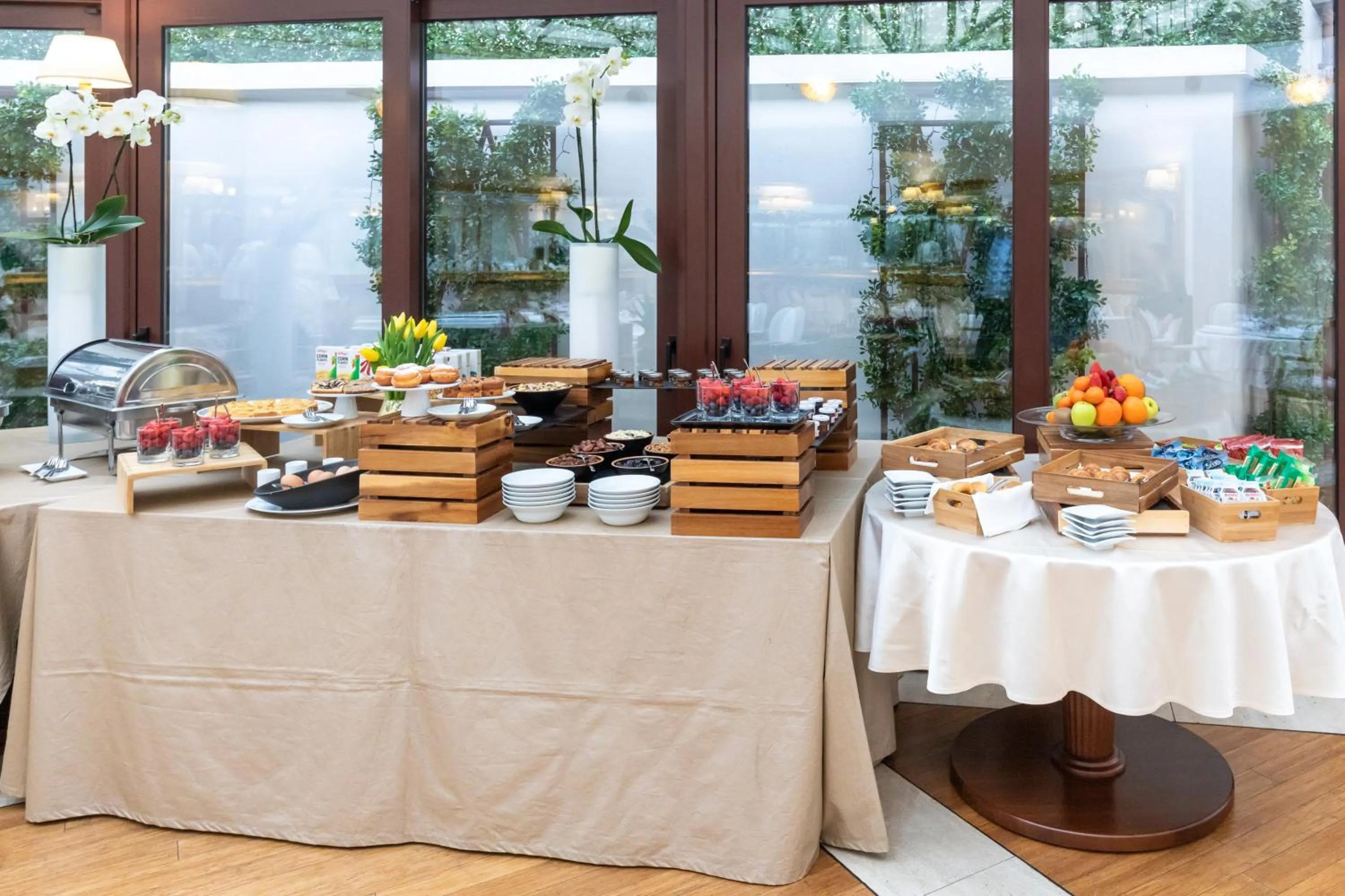 Buffet breakfast in Hotel Le Premier
