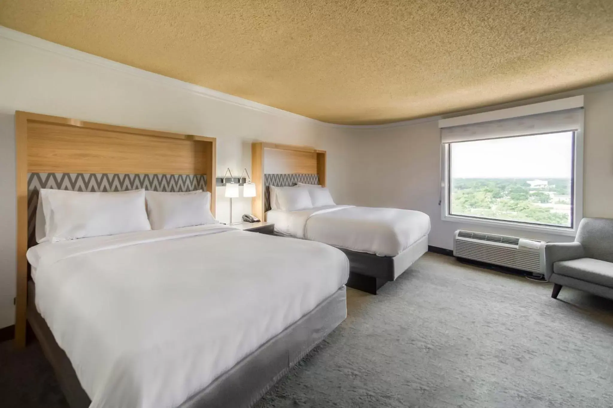 Standard Queen Room with Two Queen Beds and City View in Holiday Inn Mobile Downtown Historic District, an IHG Hotel Standard Queen Room with Two Queen Beds and City View in Holiday Inn Mobile Downtown Historic District, an IHG Hotel
