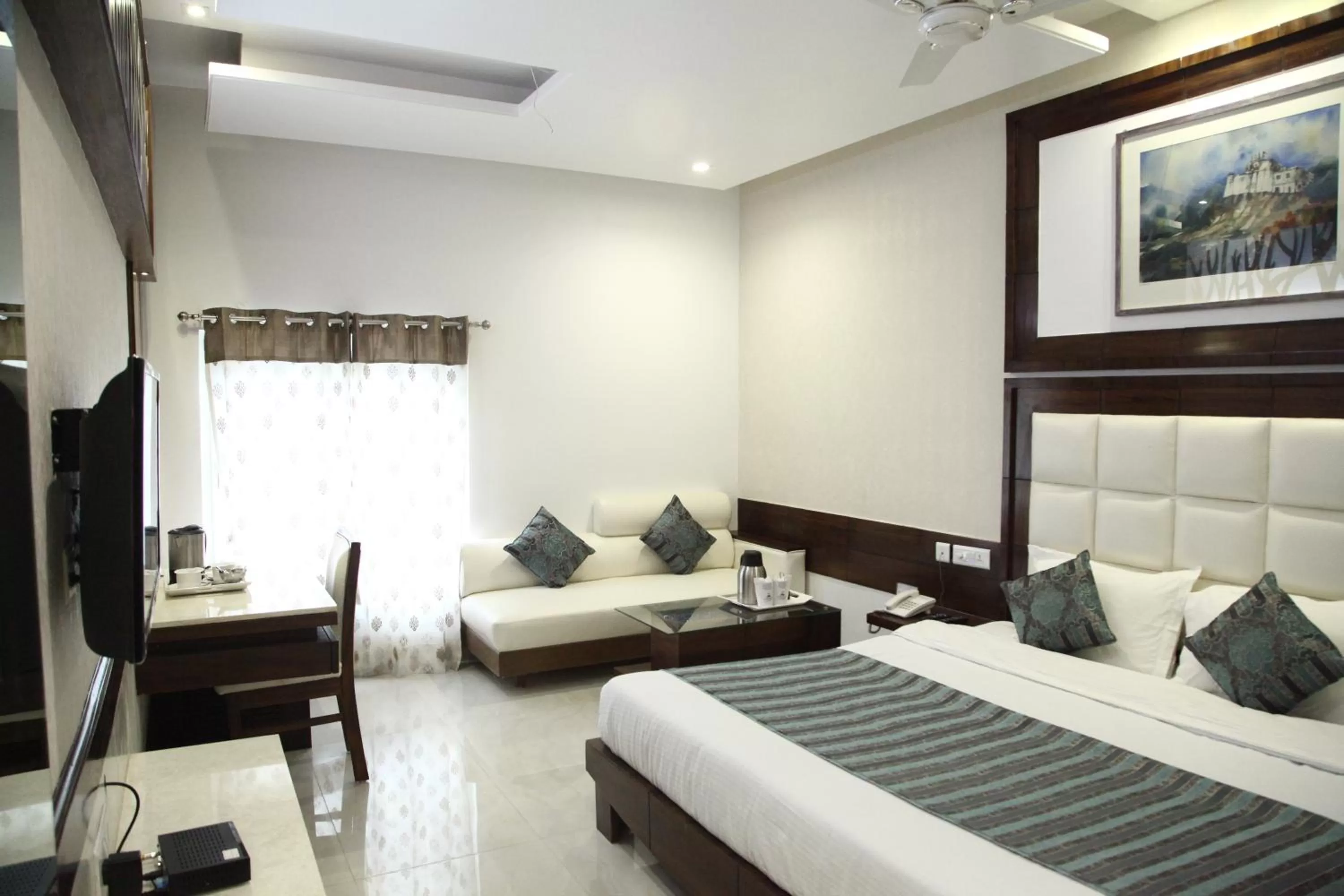 Bedroom, Bed in Hotel Emerald