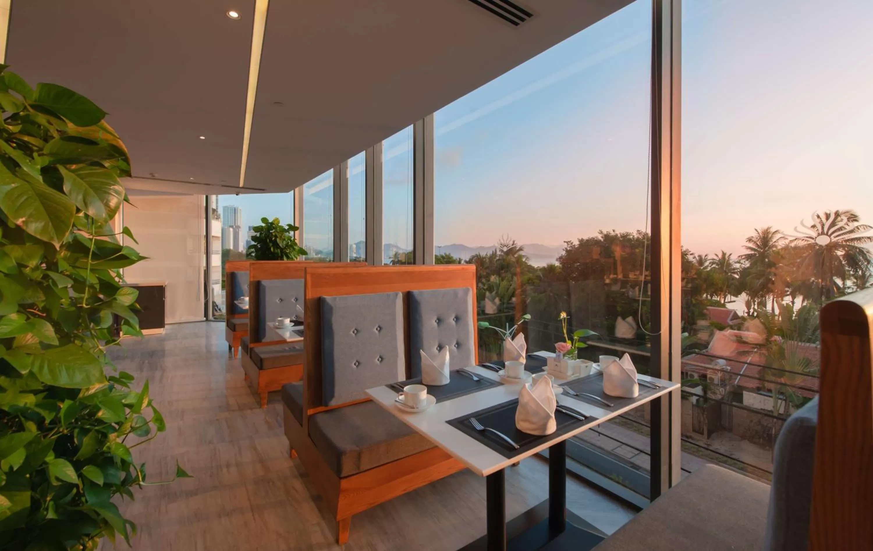 Restaurant/places to eat in Queen Ann Nha Trang Hotel