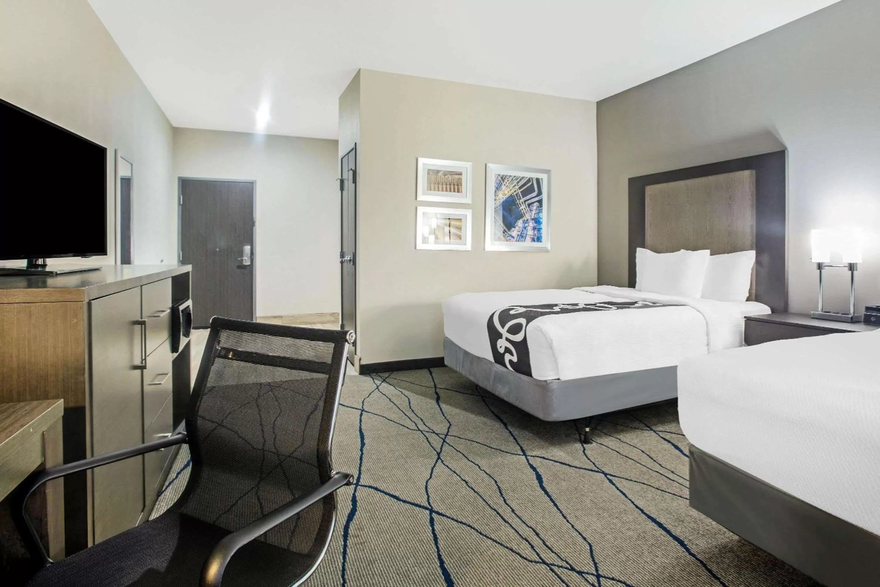 Photo of the whole room, Bed in La Quinta by Wyndham Ponca City