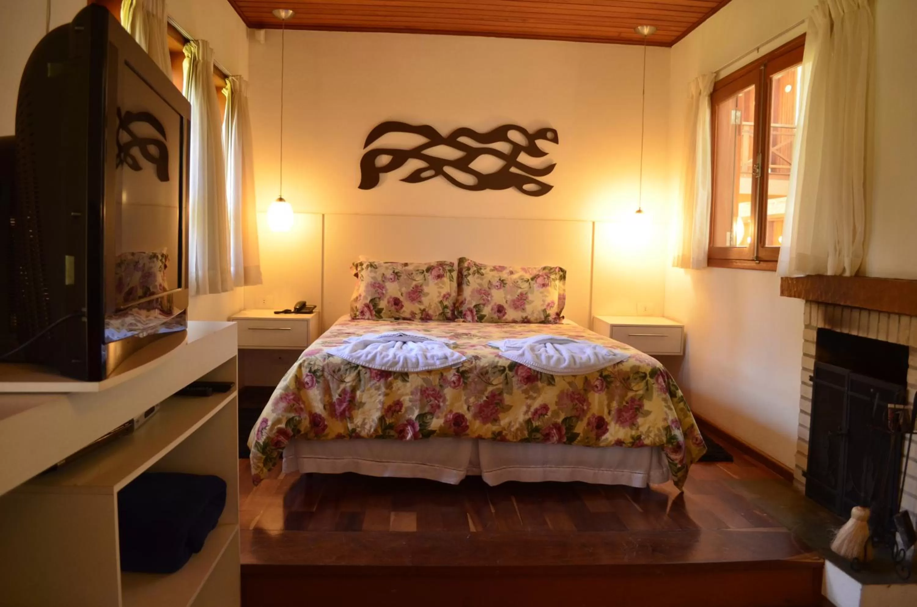 Photo of the whole room, Bed in Pousada Toca Da Coruja