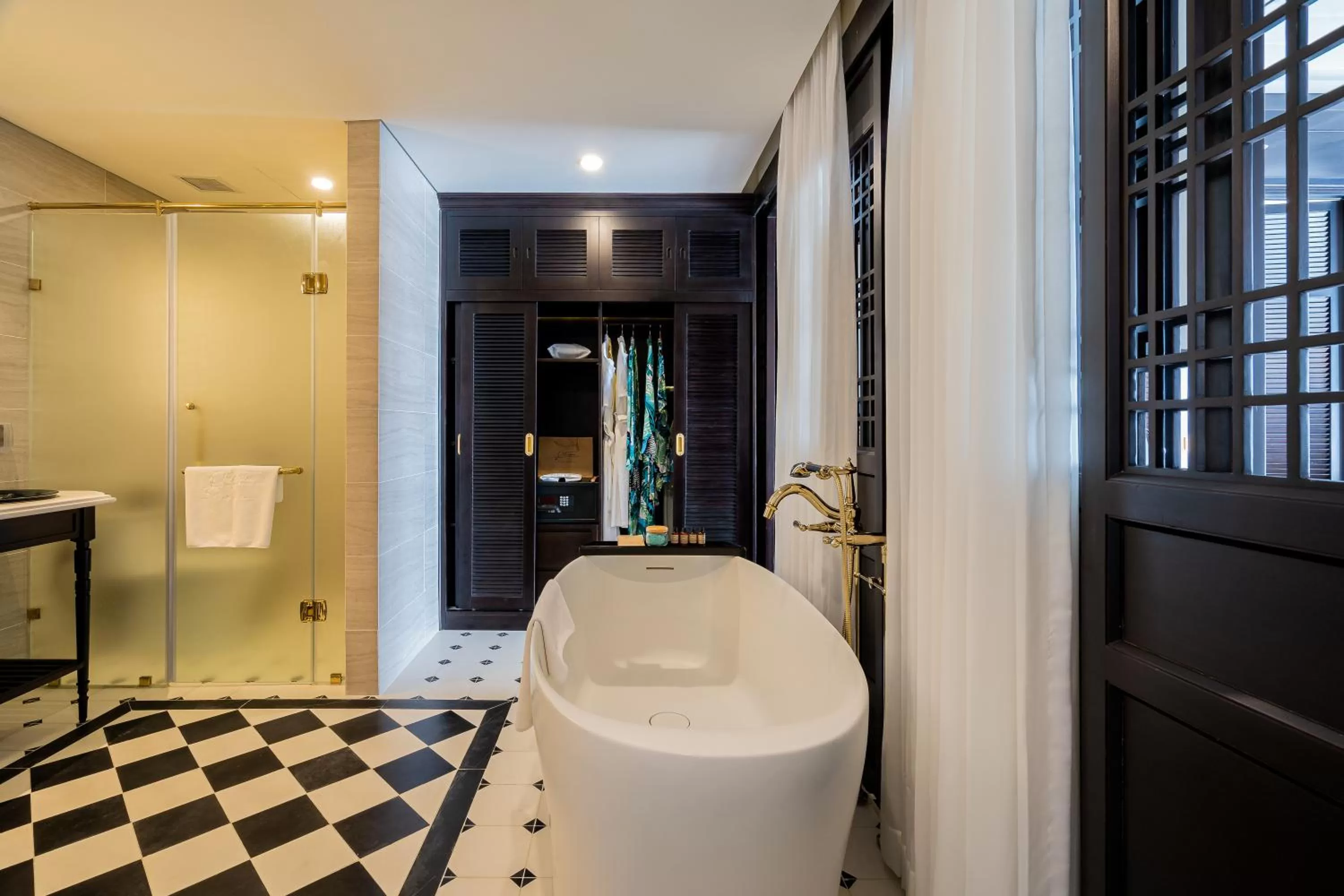 Toilet in Potique Hotel