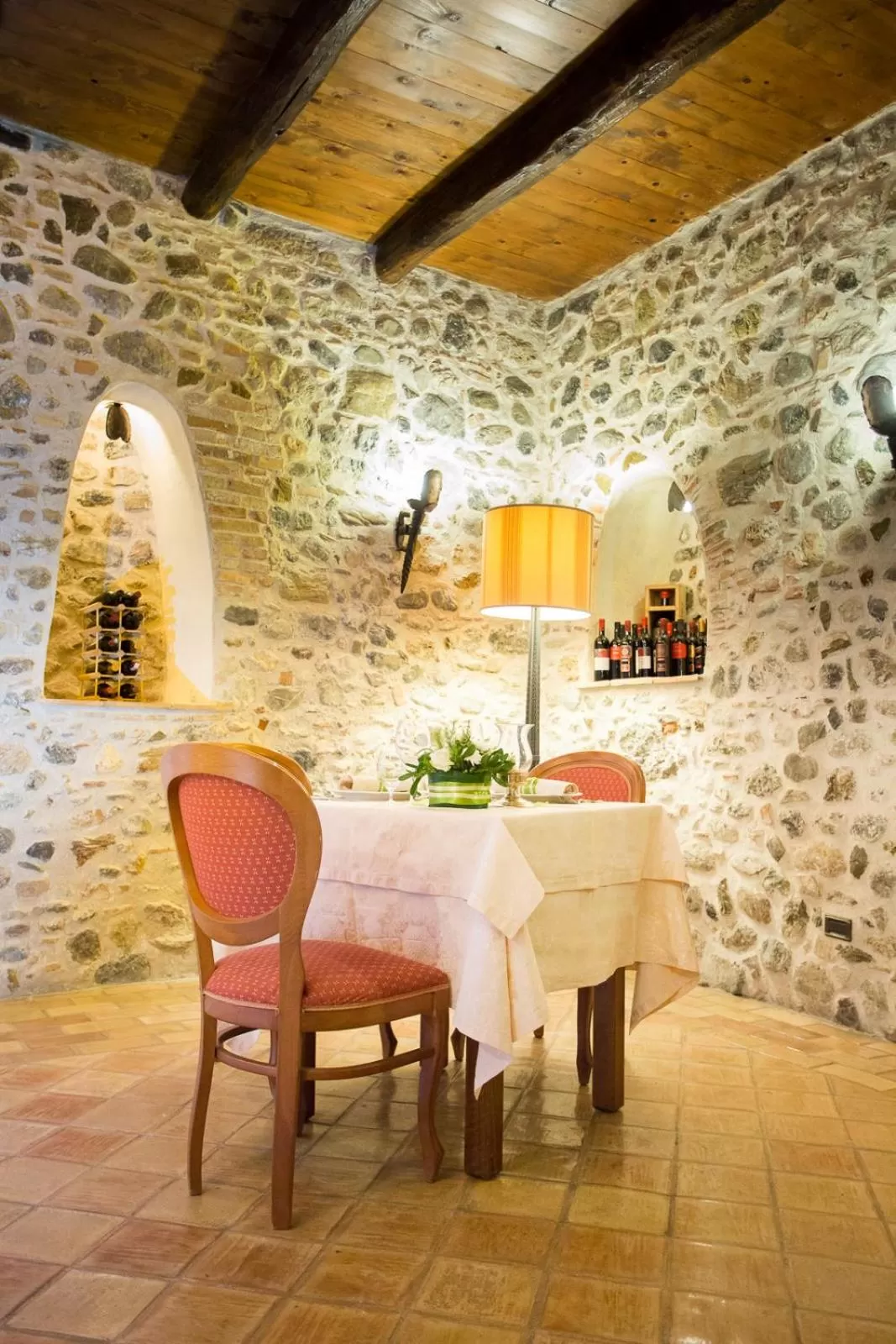 Restaurant/places to eat in Castello di Altomonte
