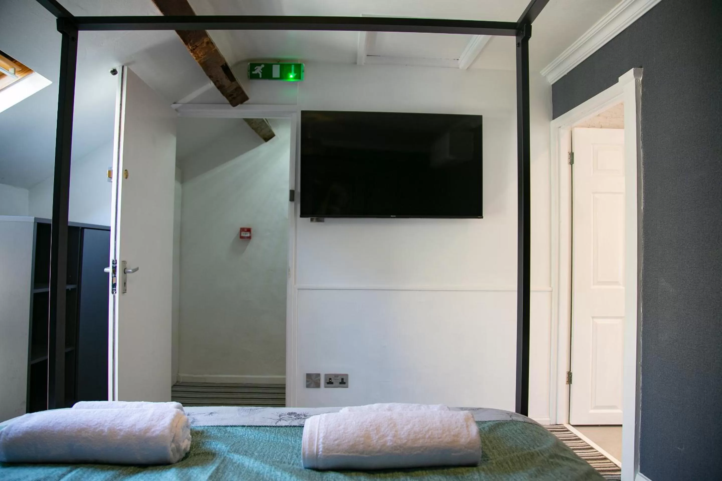 TV and multimedia, TV/Entertainment Center in The Swan