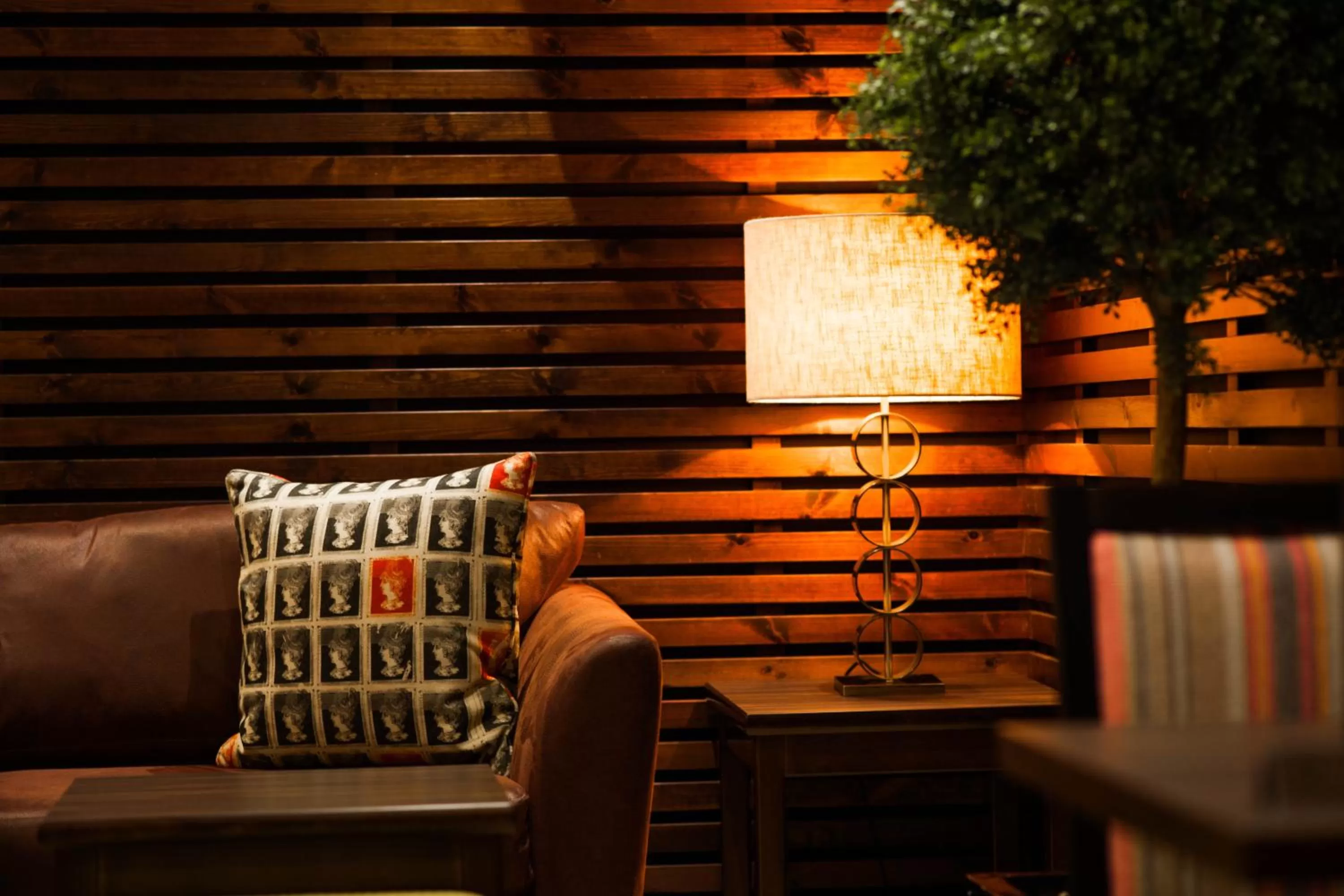 Communal lounge/ TV room in Leonardo Inn Glasgow West End