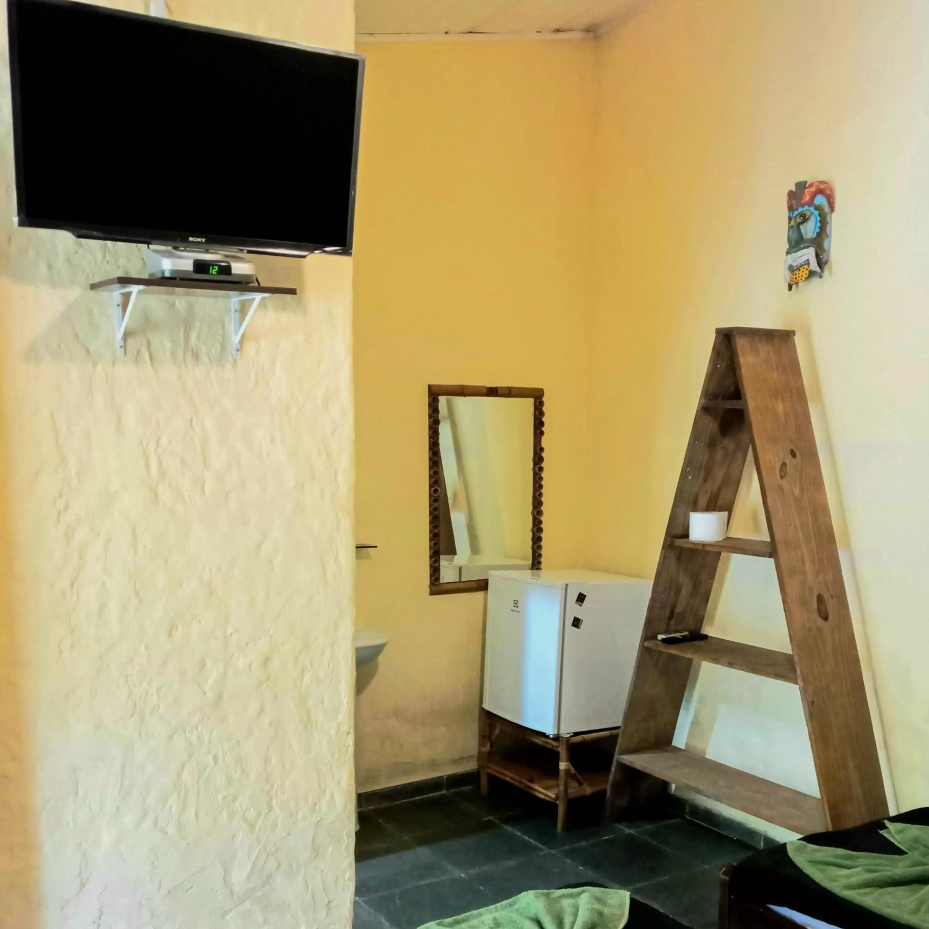 TV/Entertainment Center in Pousada e Hostel Marthi