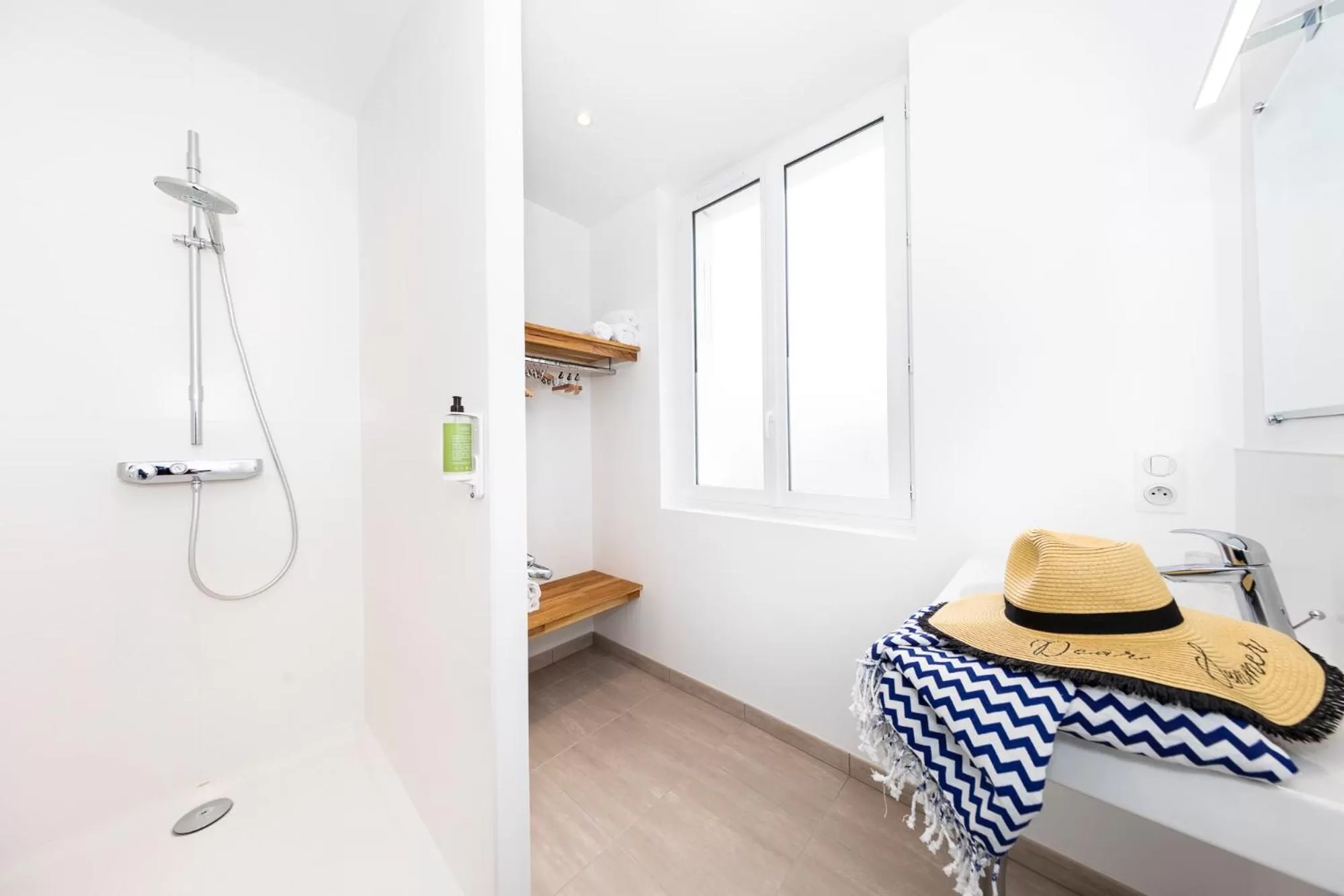 Bathroom in Hôtel Spa De La Citadelle Lorient