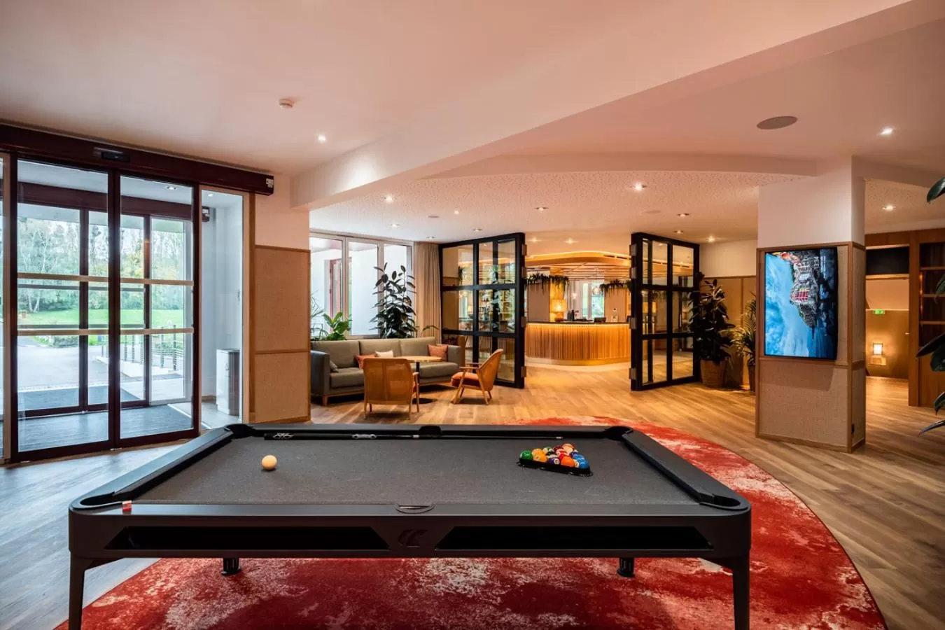 Lobby or reception in Best Western Plus l'Orée Paris Sud