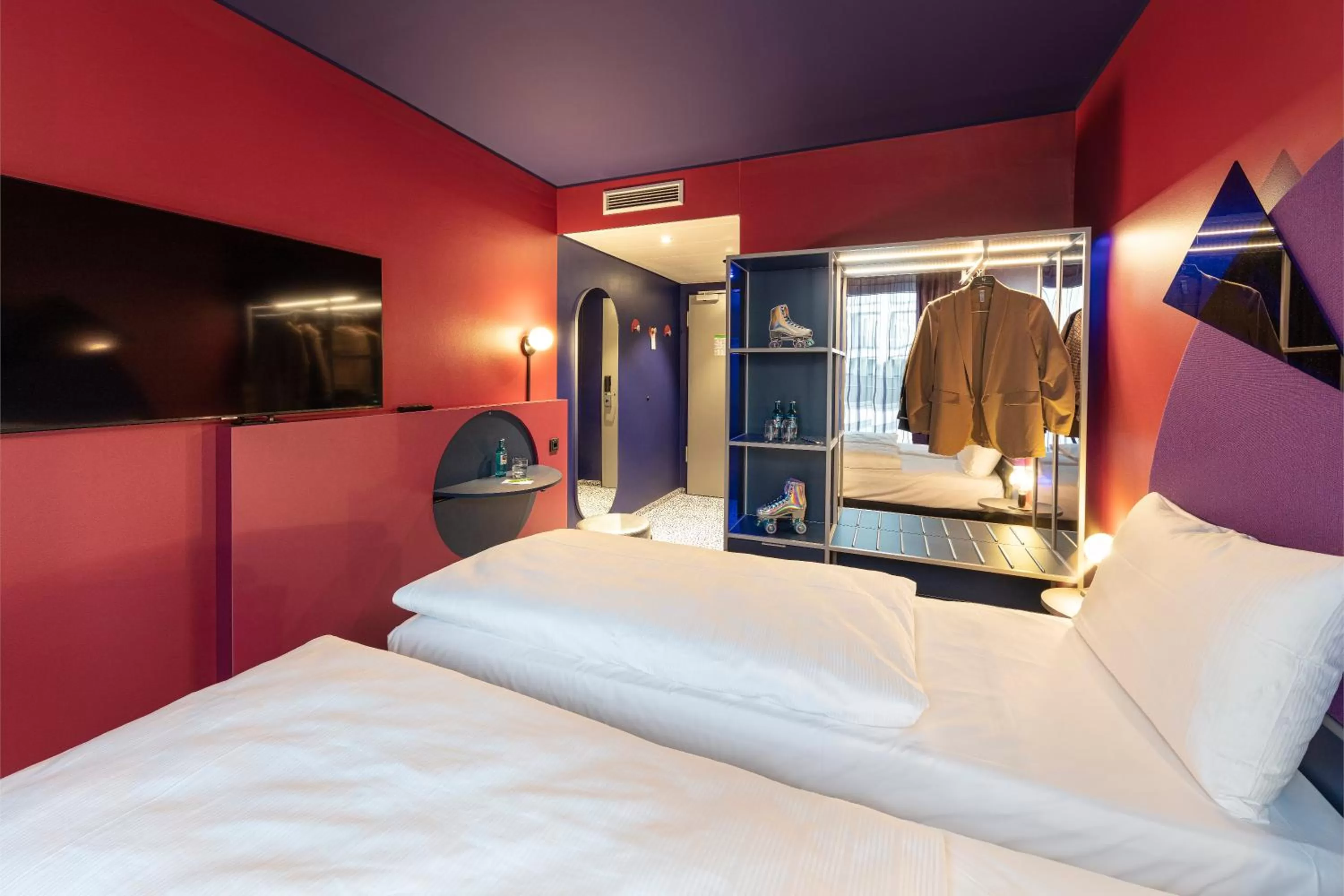 Photo of the whole room, Bed in ibis Styles Muenchen Perlach