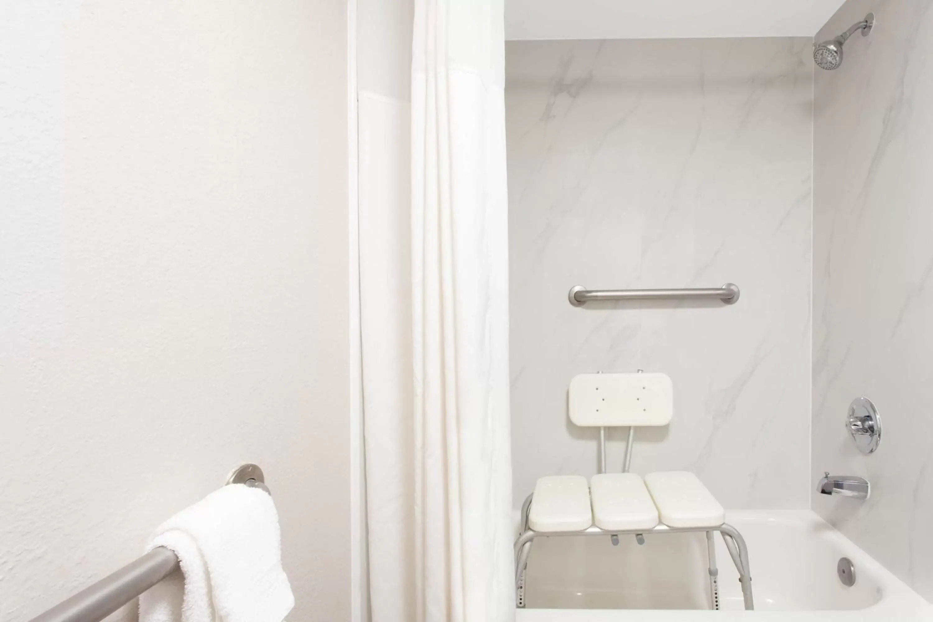 King Room, Disability Access, Non-Smoking in Days Inn by Wyndham Clinton - Laurens I-26 King Room, Disability Access, Non-Smoking in Days Inn by Wyndham Clinton - Laurens I-26