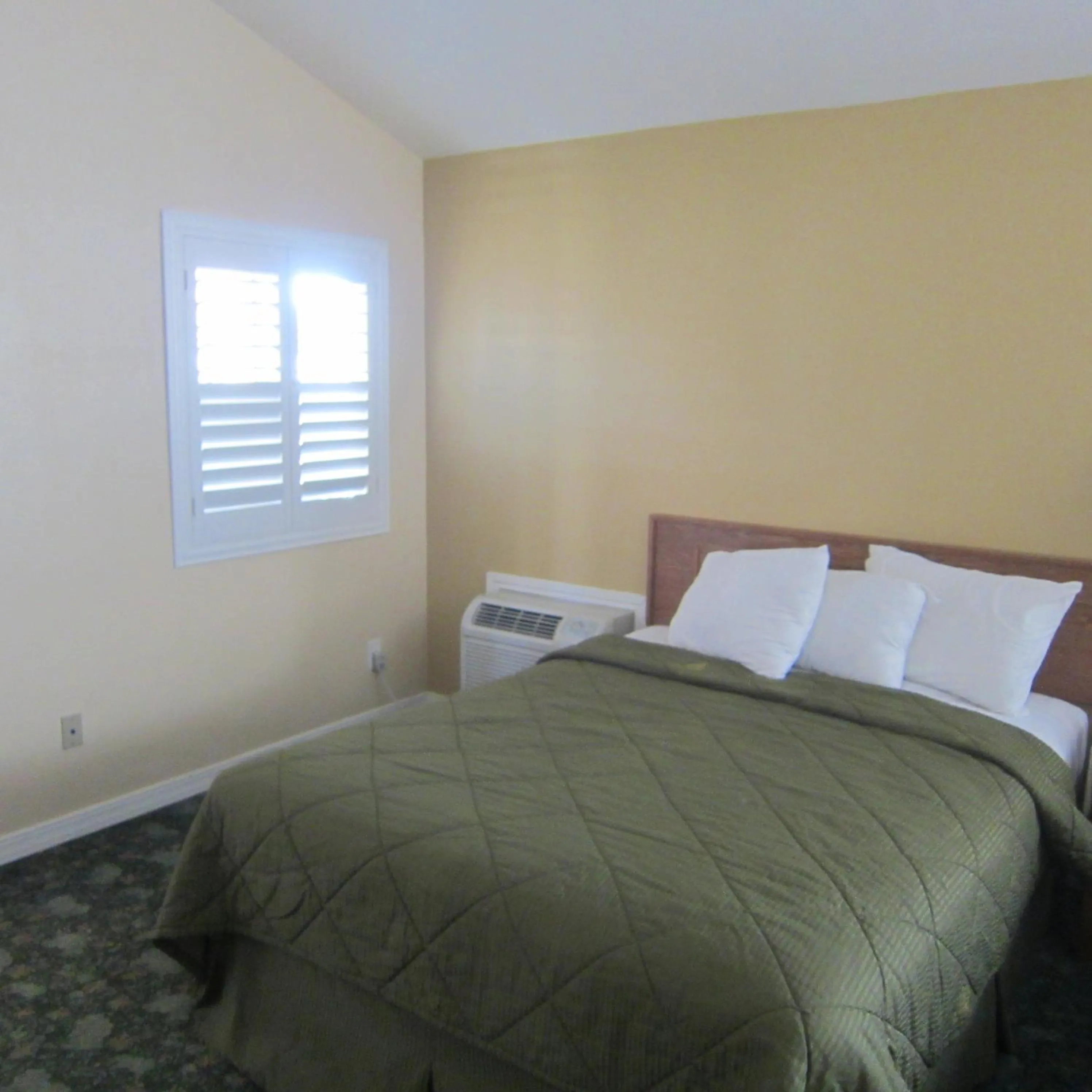 Photo of the whole room, Bed in Pacific Best Inn