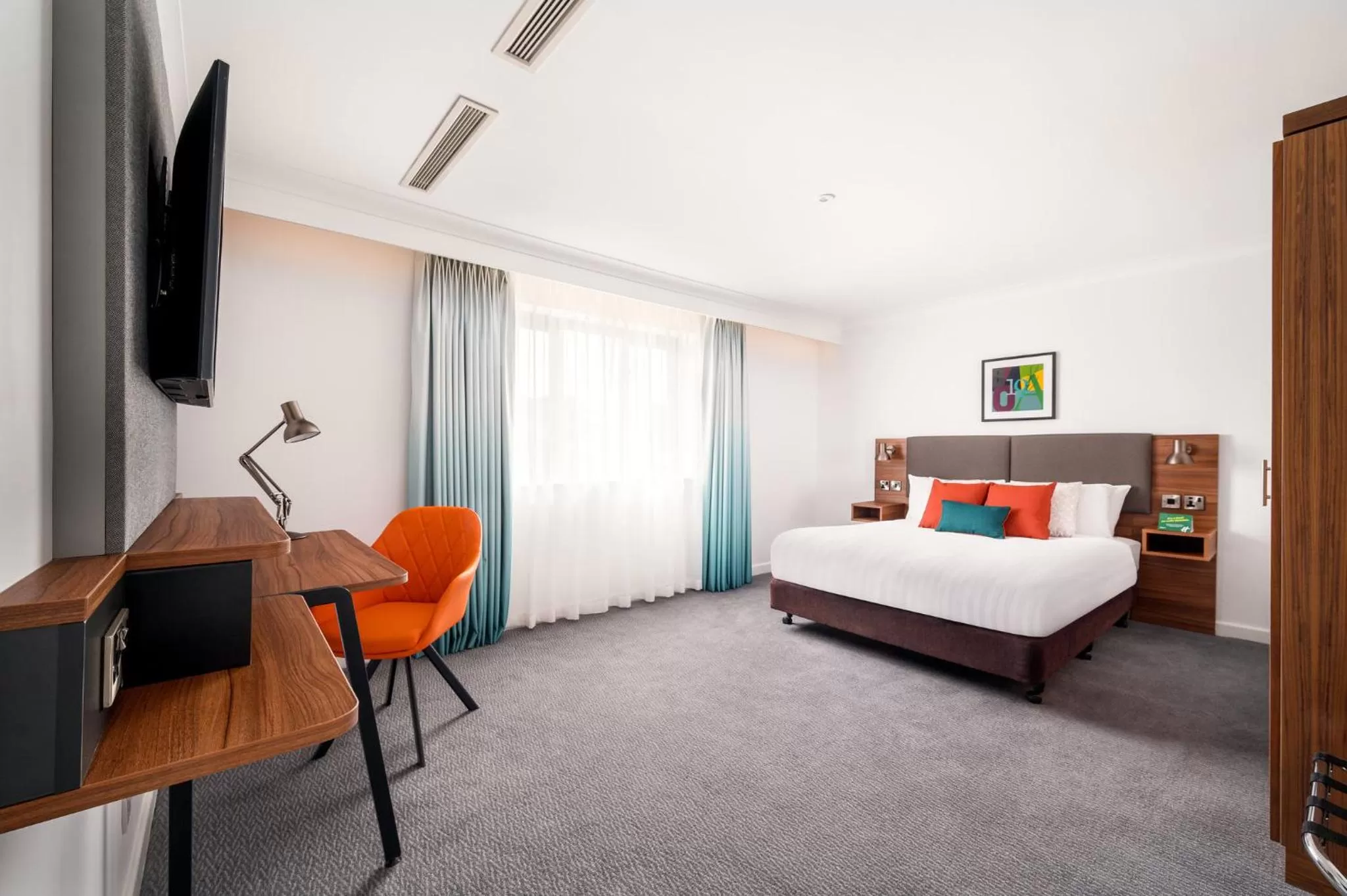 Photo of the whole room, Bed in Holiday Inn Birmingham Bromsgrove by IHG