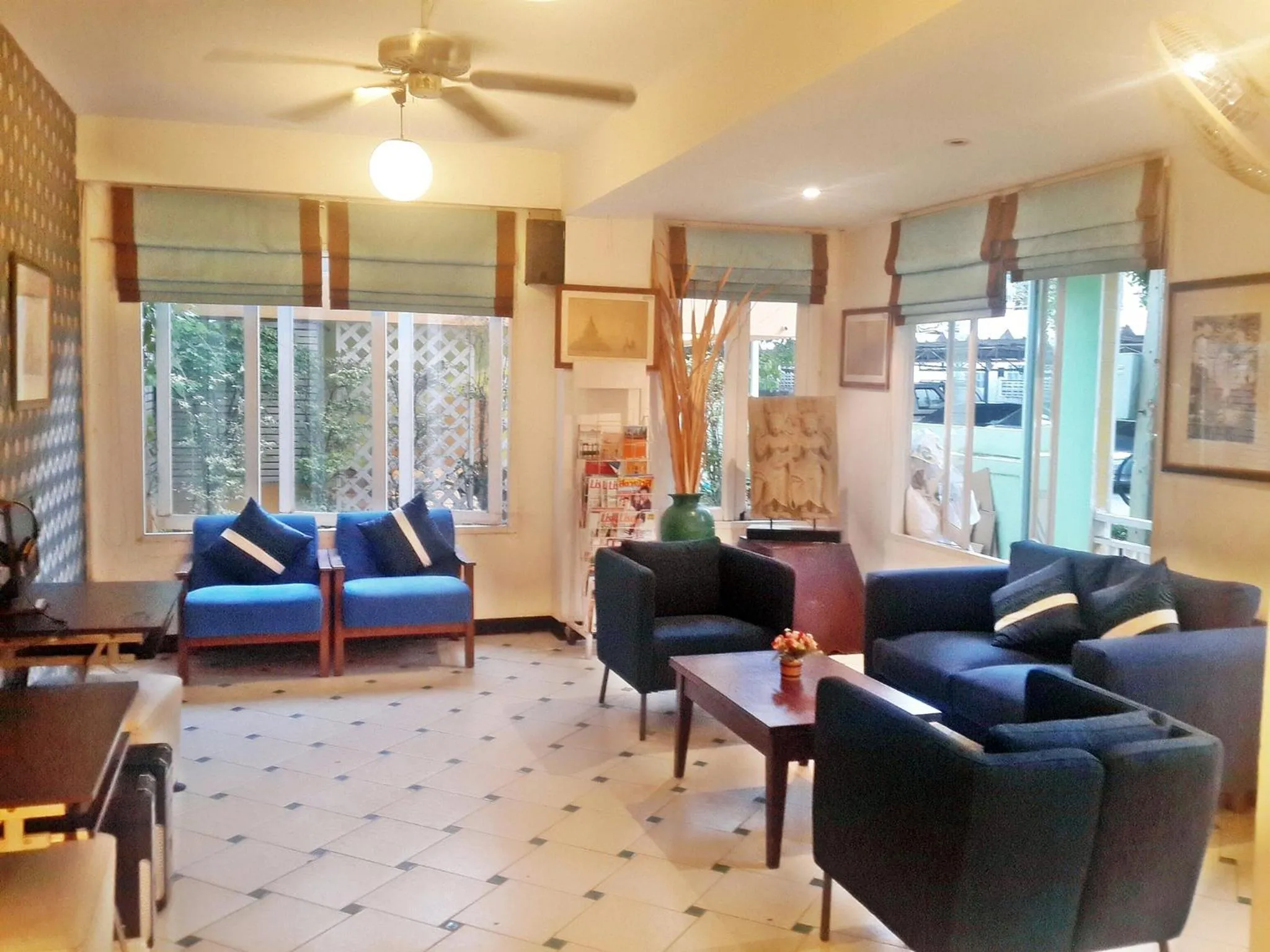 Dining area in Sawasdee Sukhumvit Inn