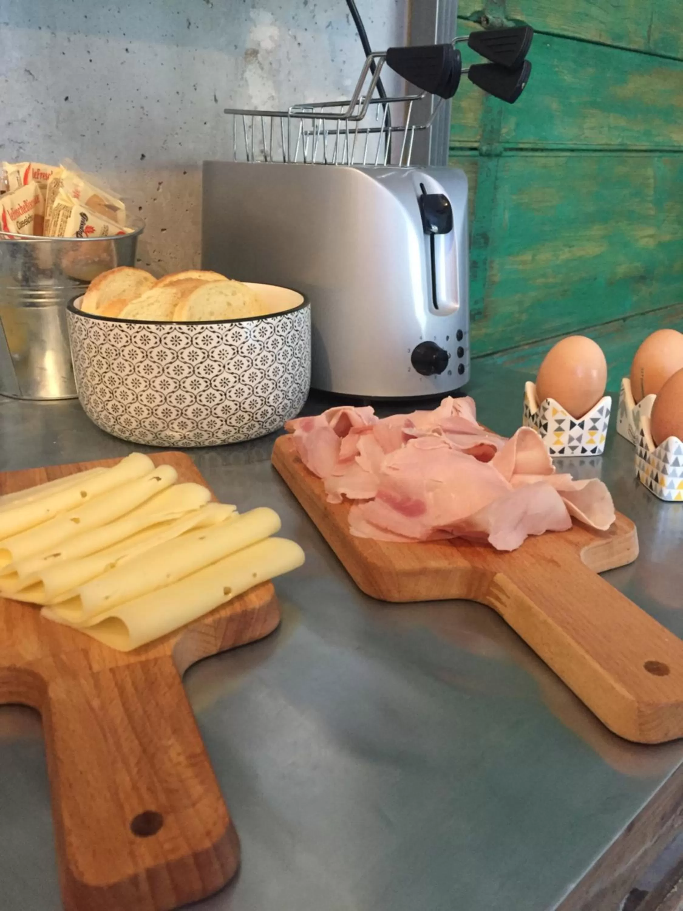 Buffet breakfast in Pove 2.4 Hotel