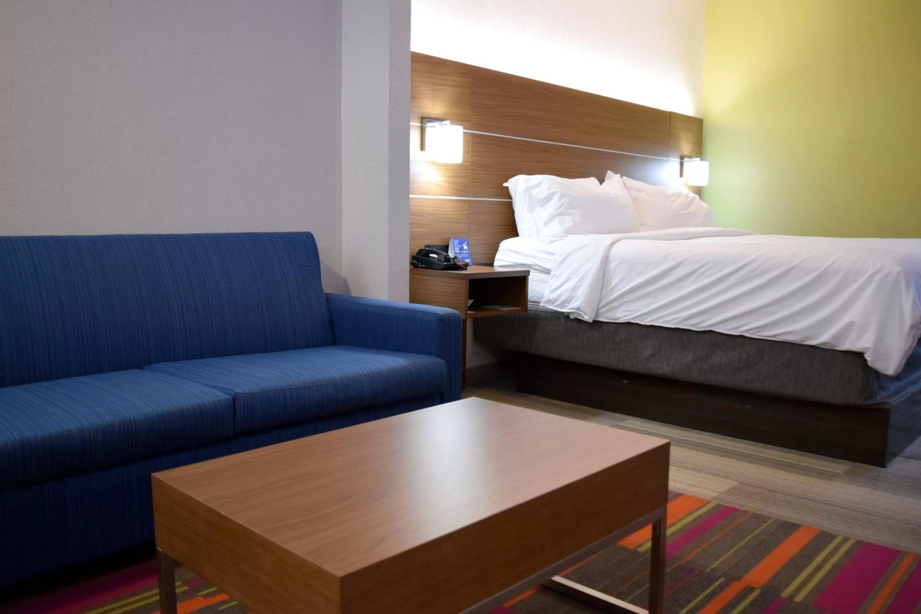 Photo of the whole room, Bed in Holiday Inn Express & Suites Batesville by IHG
