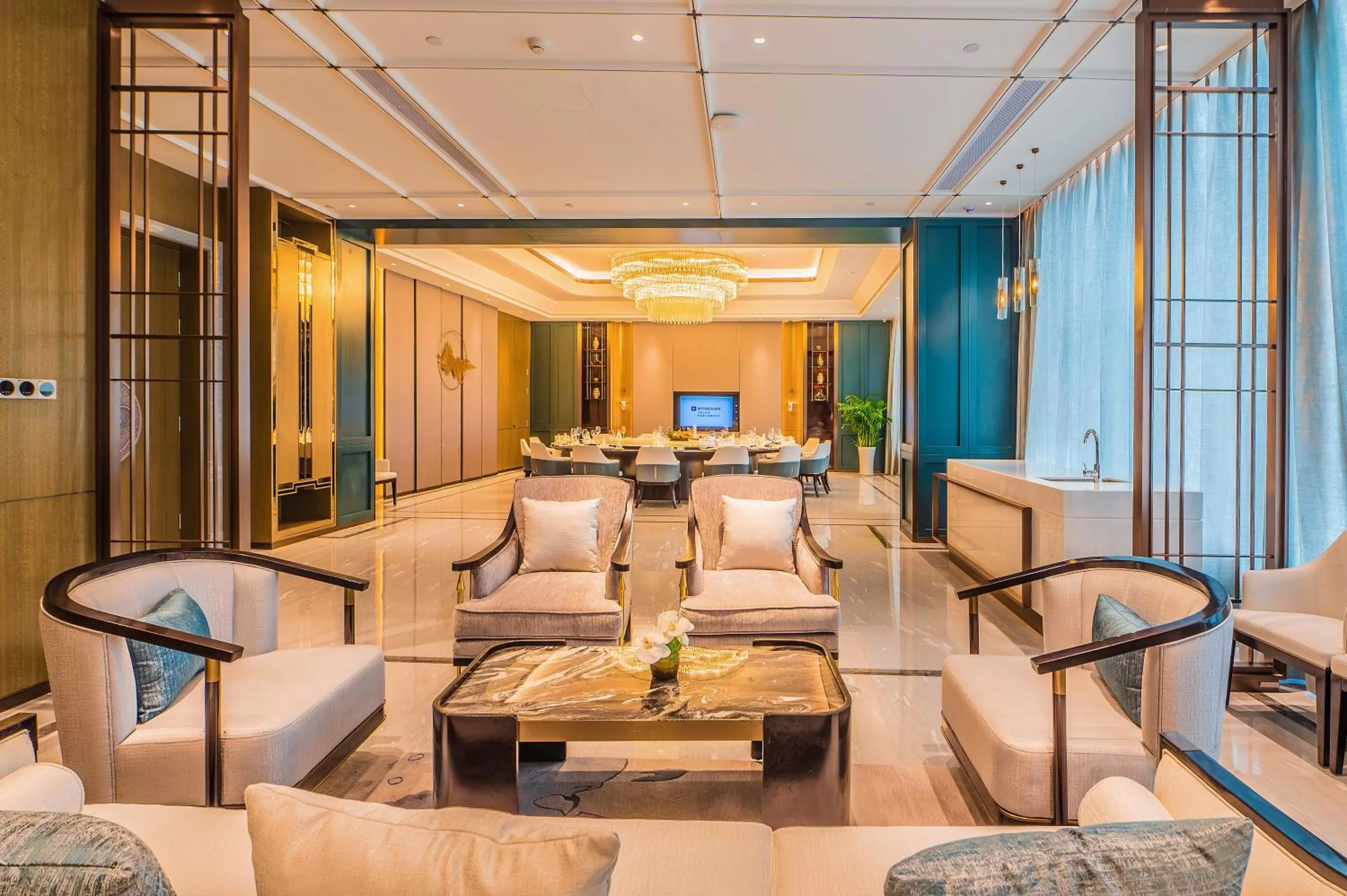 Restaurant/places to eat in Wyndham Qingdao l Free Fixed-Time Shuttle Service Between Hotel and Airport & North Railway Station l Outdoor Children's Amusement Park l 1-Hour Play Snooker or Table Tennis