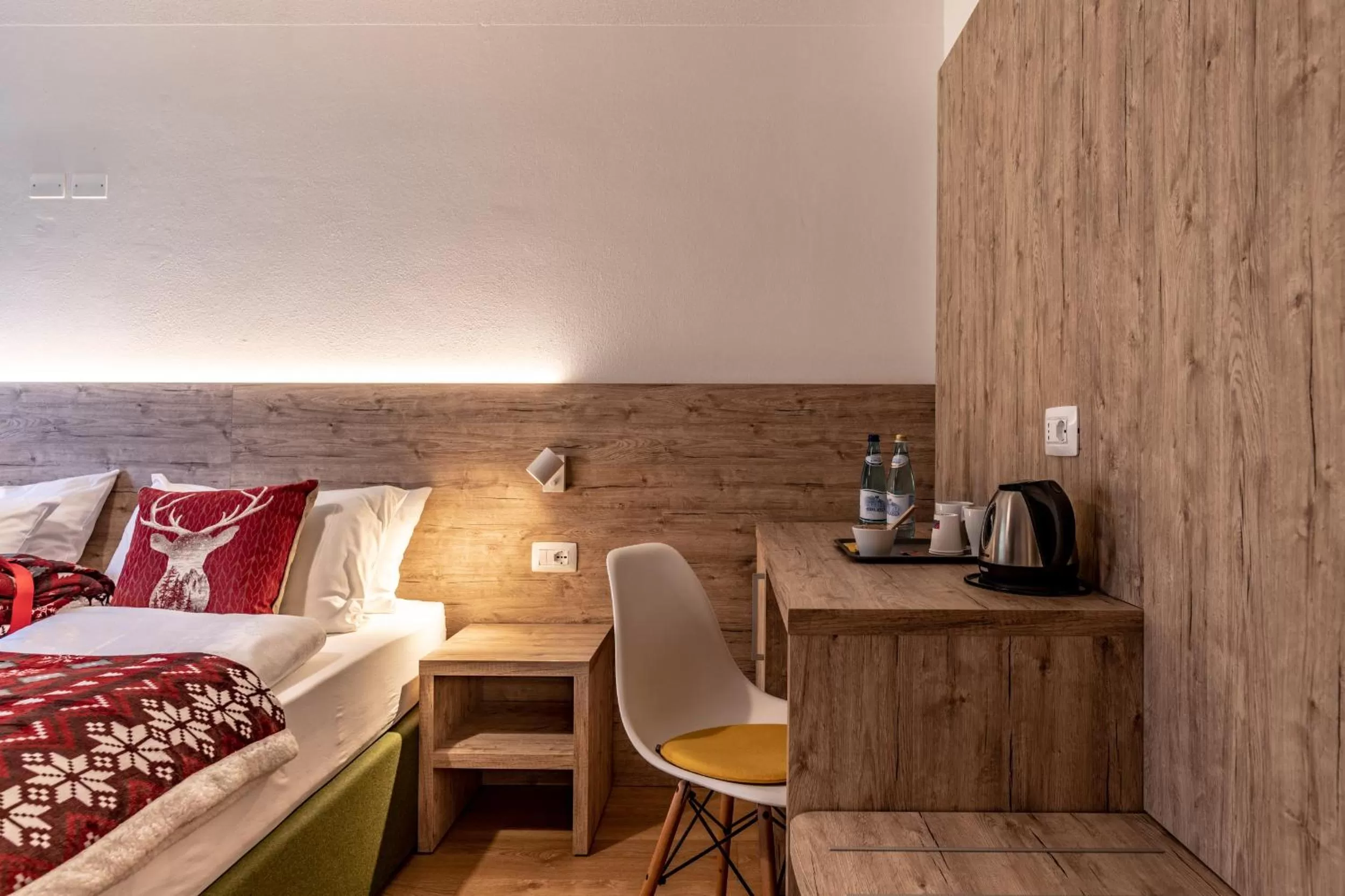 Coffee/tea facilities, Bed in Hotel Kronplatzer Hof