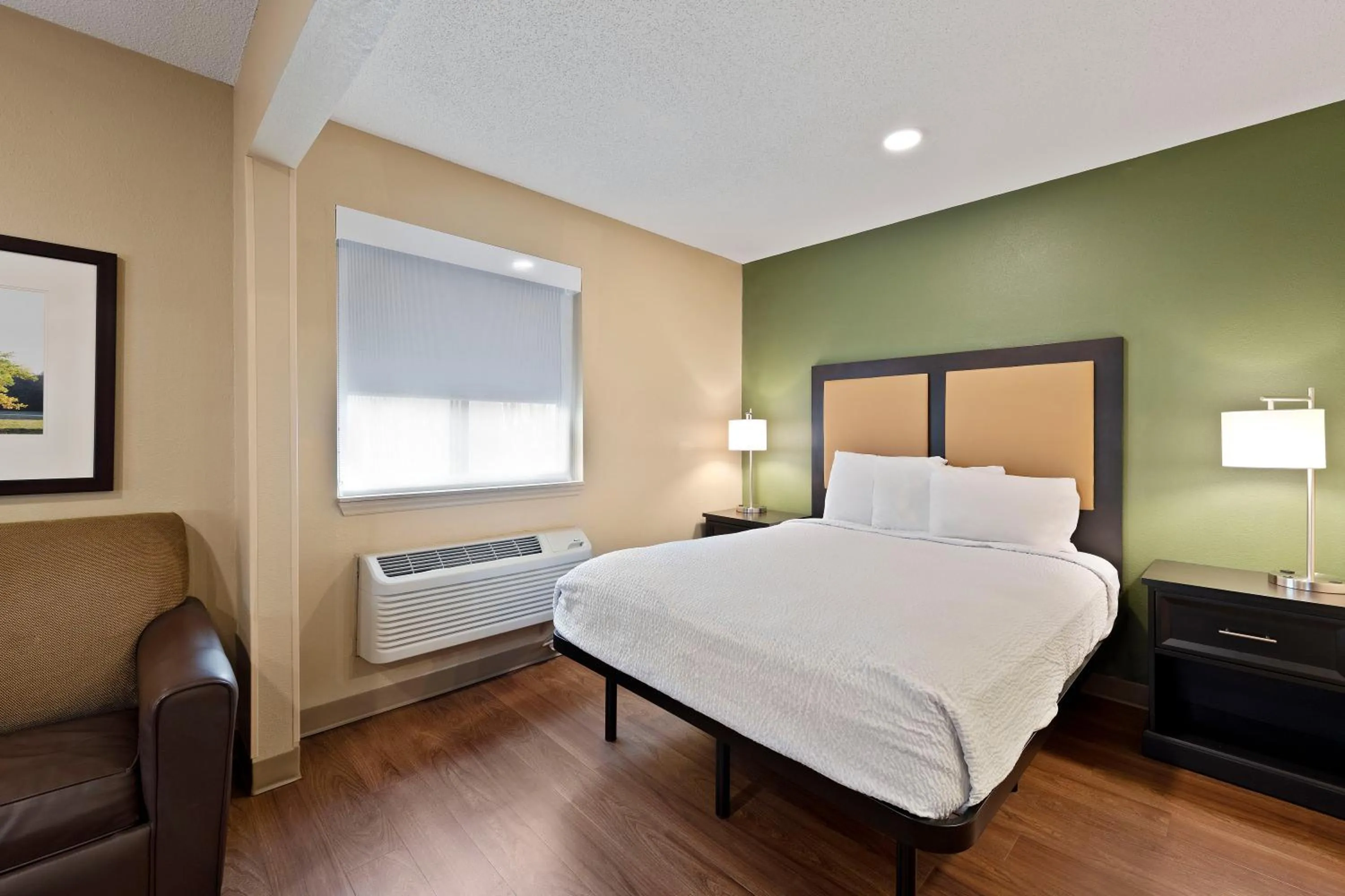 Bed in Studio 6 Suites Charlotte, NC - Tyvola Rd-Executive Park
