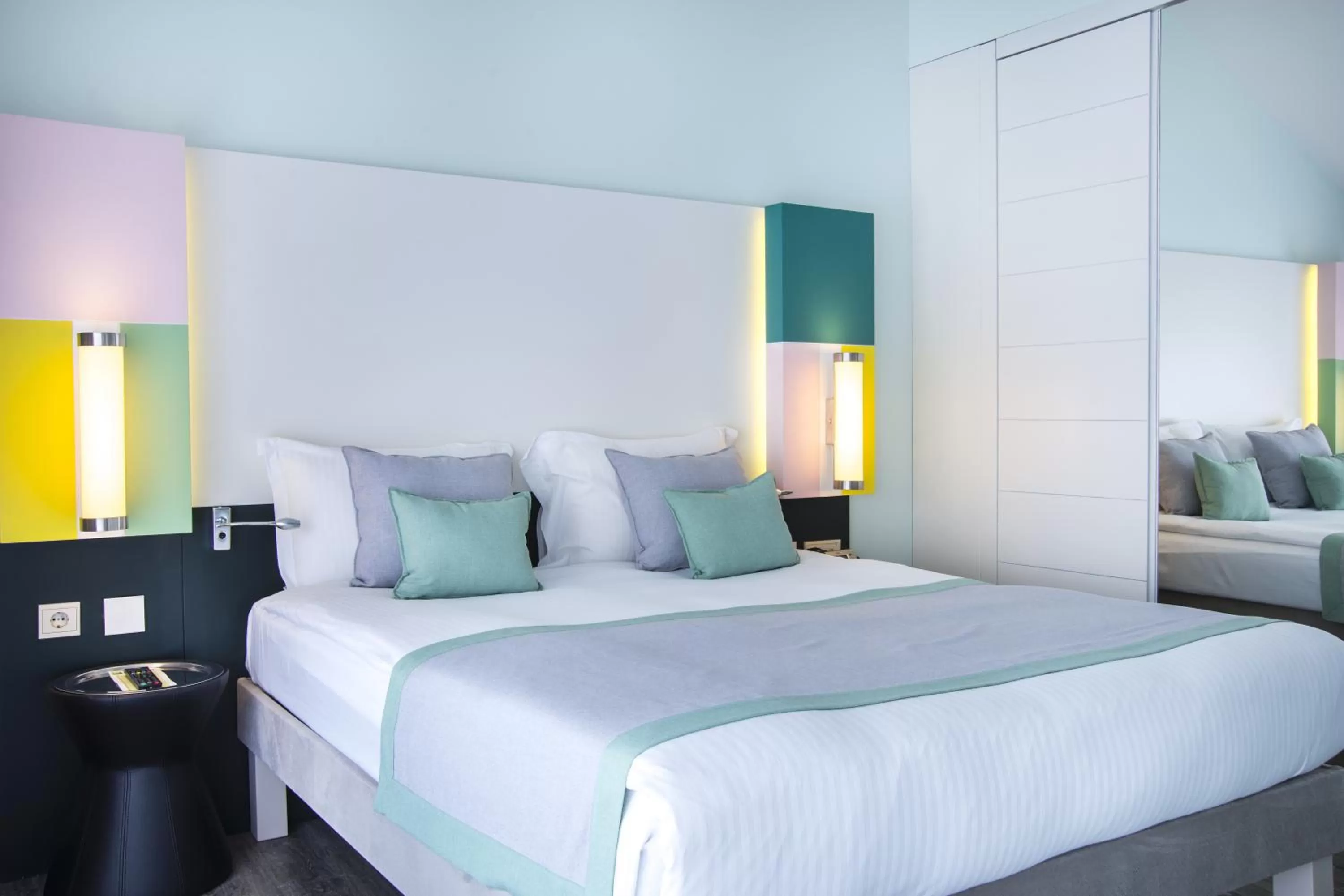 Photo of the whole room, Bed in The Elysium Styles Taksim