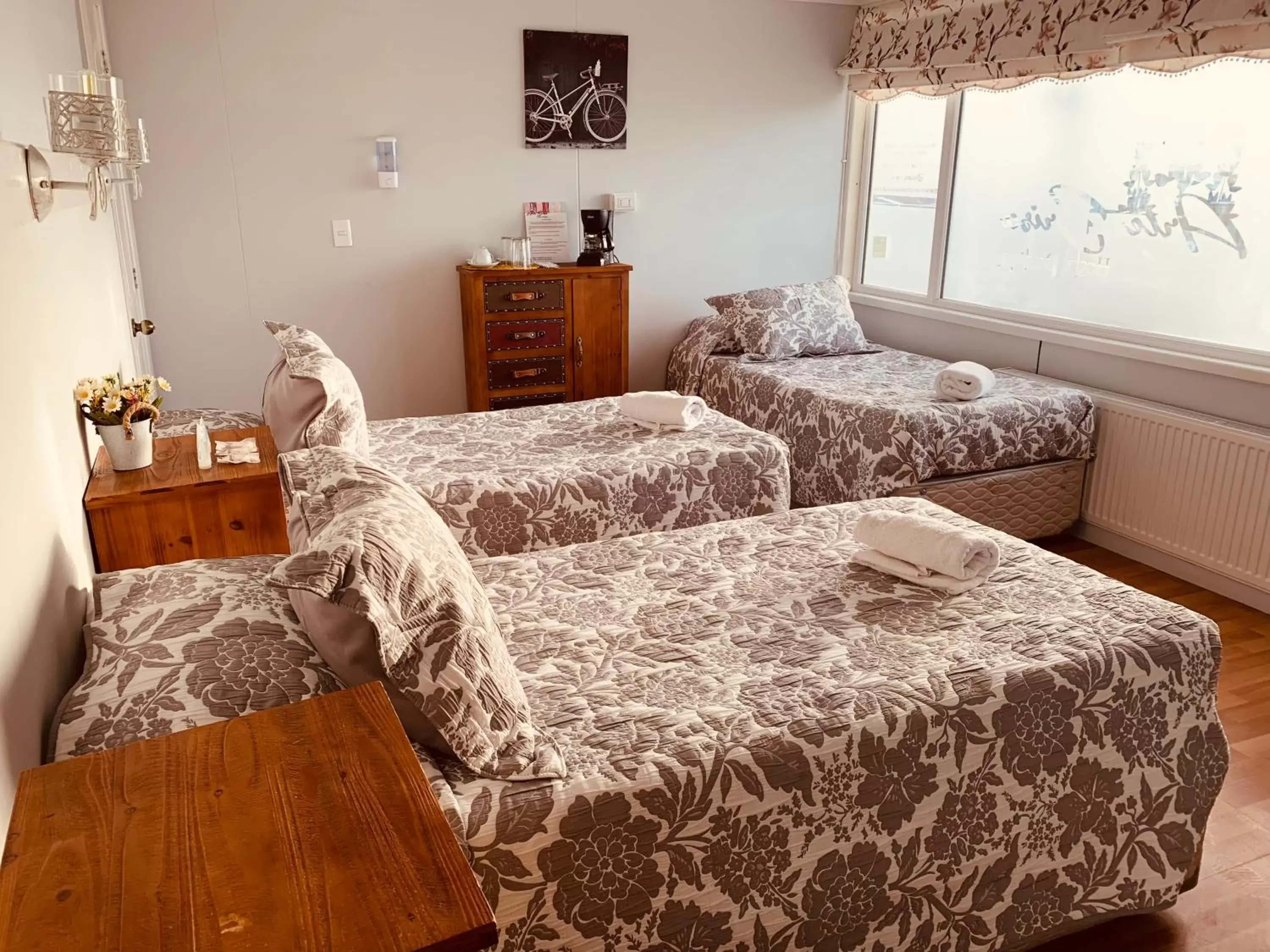 Triple Room with Private Bathroom in Arte Brisa Hostal Boutique Triple Room with Private Bathroom in Arte Brisa Hostal Boutique